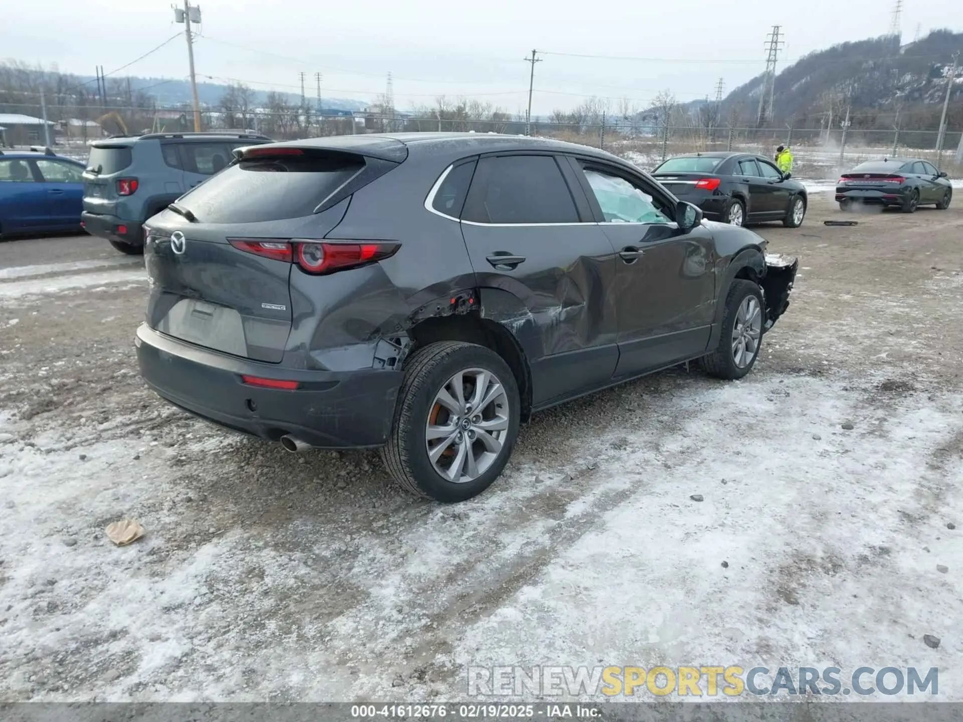 4 fotografías del automóvil dañado 3MVDMBBLXMM222832 MAZDA CX-30 2021
