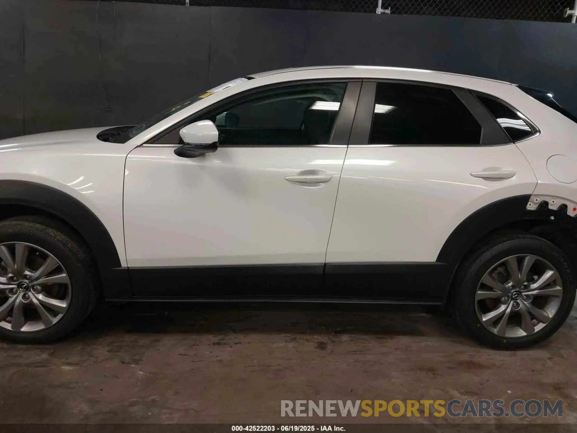 15 fotografías del automóvil dañado 3MVDMBCL2MM210902 MAZDA CX-30 2021