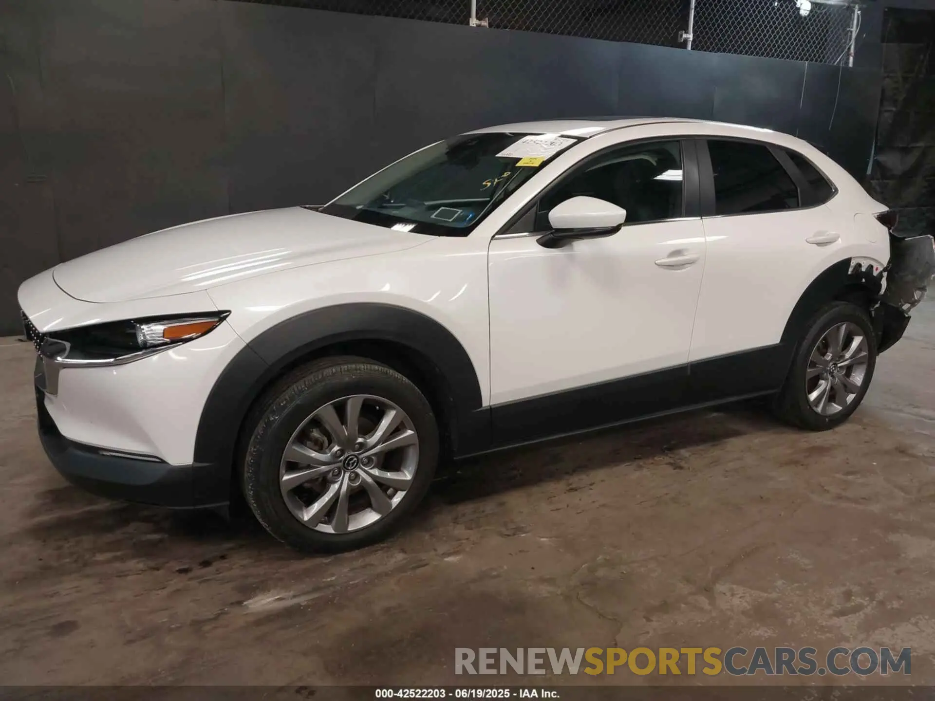 2 fotografías del automóvil dañado 3MVDMBCL2MM210902 MAZDA CX-30 2021