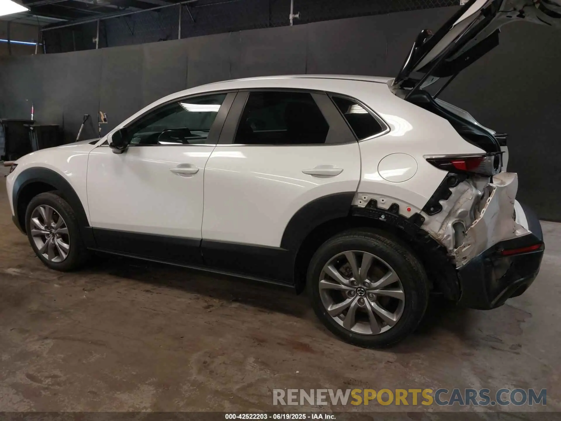 3 fotografías del automóvil dañado 3MVDMBCL2MM210902 MAZDA CX-30 2021