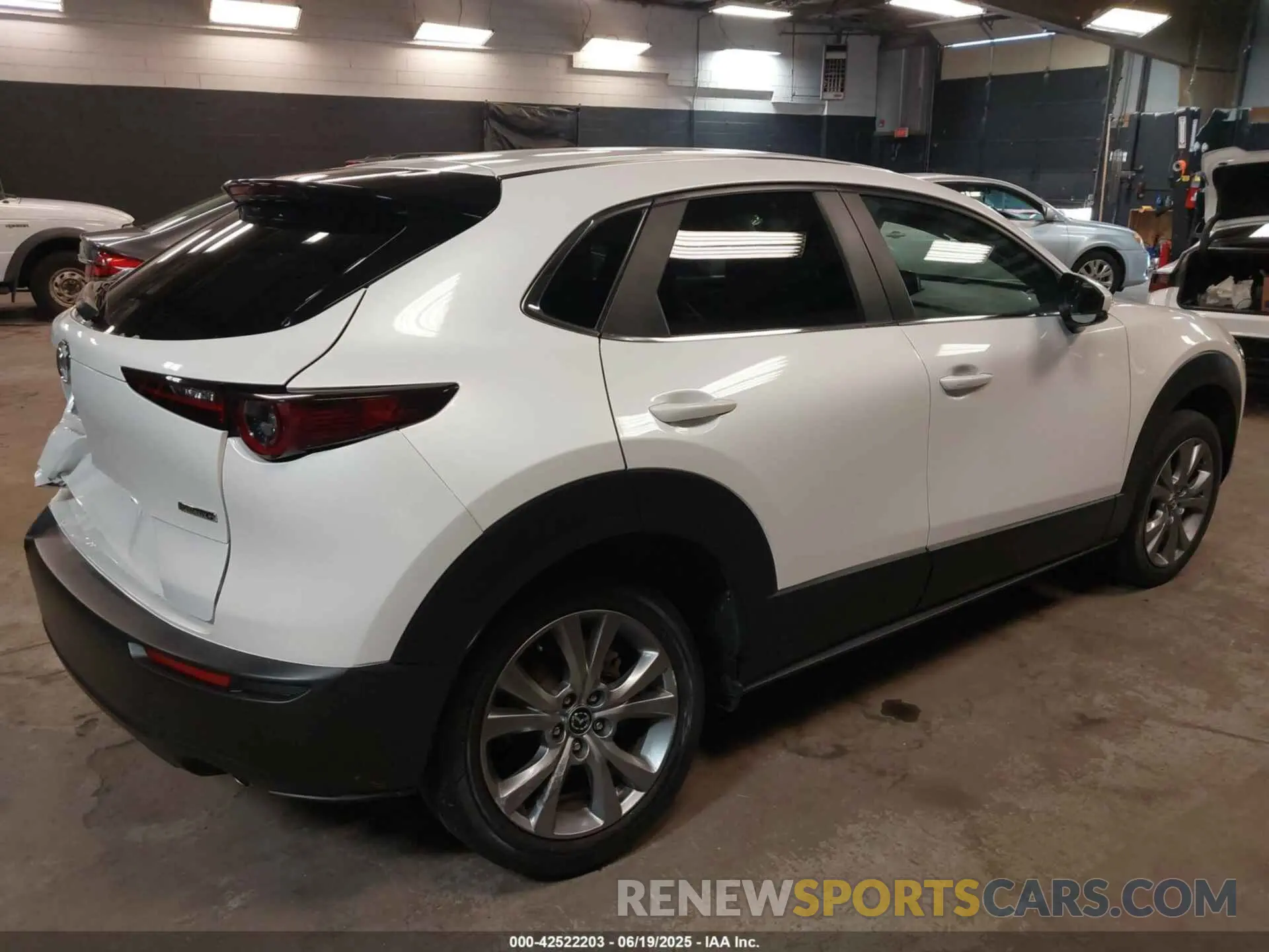 4 fotografías del automóvil dañado 3MVDMBCL2MM210902 MAZDA CX-30 2021