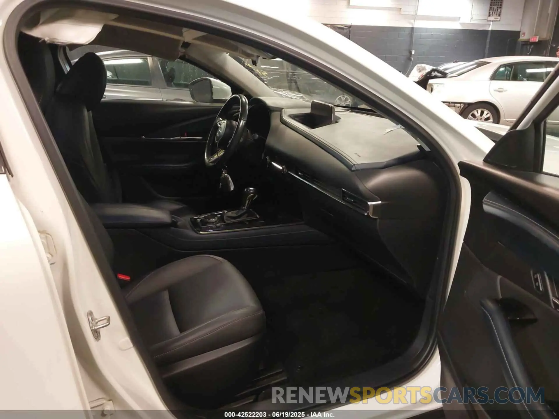 5 fotografías del automóvil dañado 3MVDMBCL2MM210902 MAZDA CX-30 2021