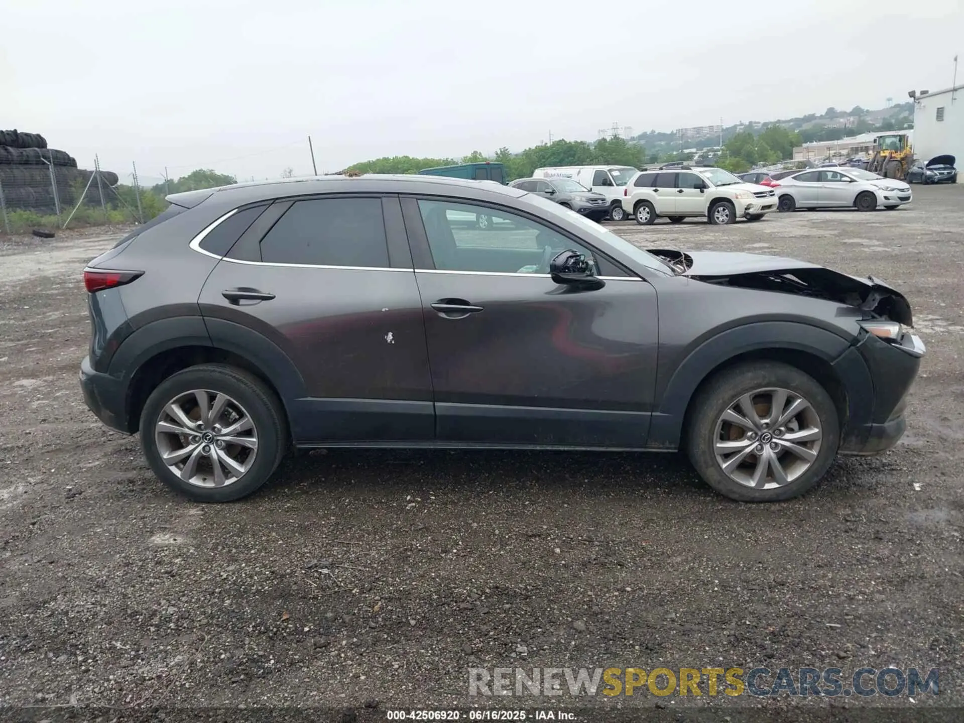 13 fotografías del automóvil dañado 3MVDMBCL3MM213601 MAZDA CX-30 2021