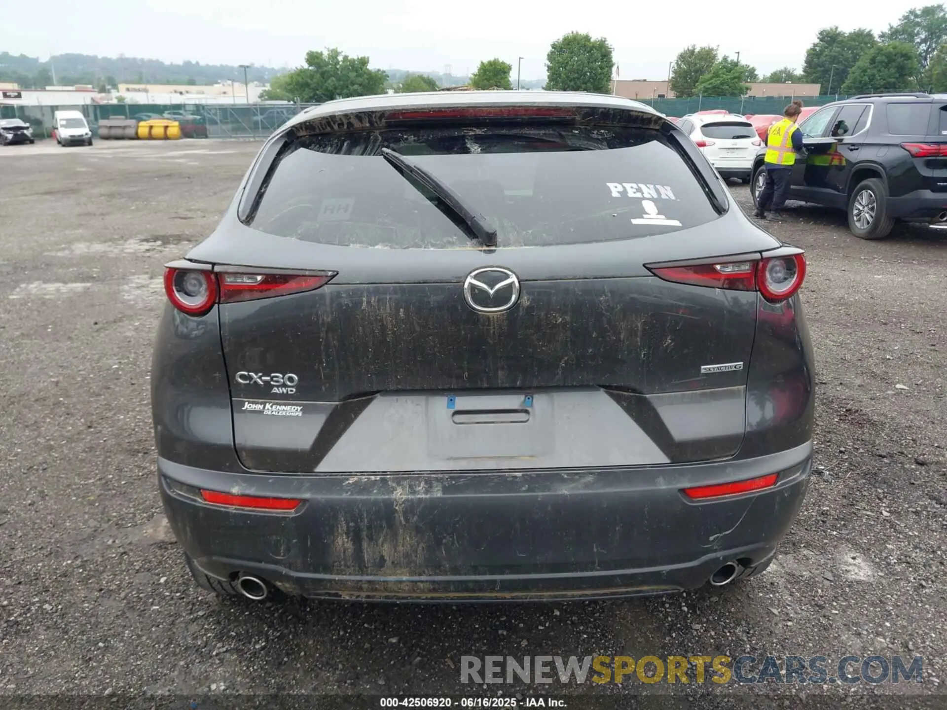 16 fotografías del automóvil dañado 3MVDMBCL3MM213601 MAZDA CX-30 2021