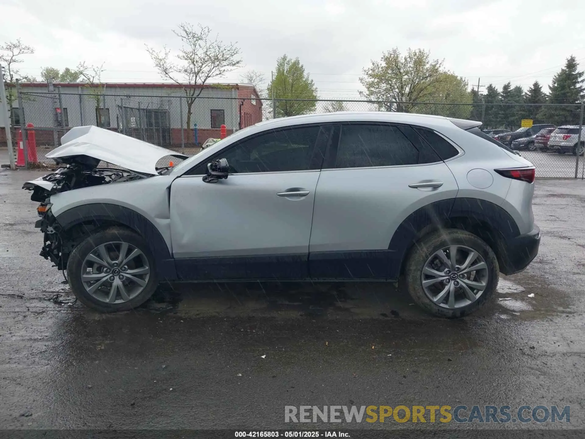 13 fotografías del automóvil dañado 3MVDMBCL6MM240663 MAZDA CX-30 2021