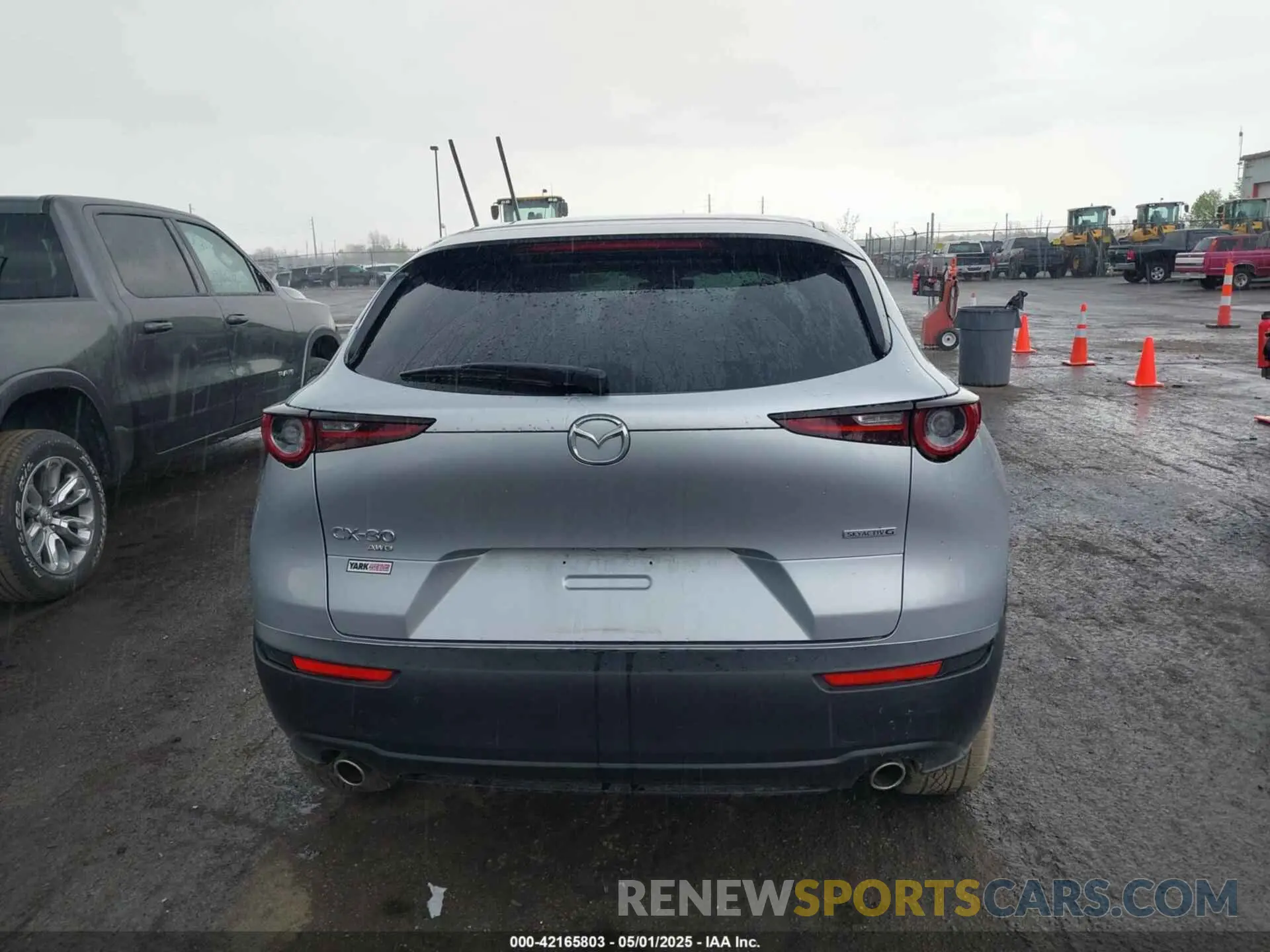 15 fotografías del automóvil dañado 3MVDMBCL6MM240663 MAZDA CX-30 2021