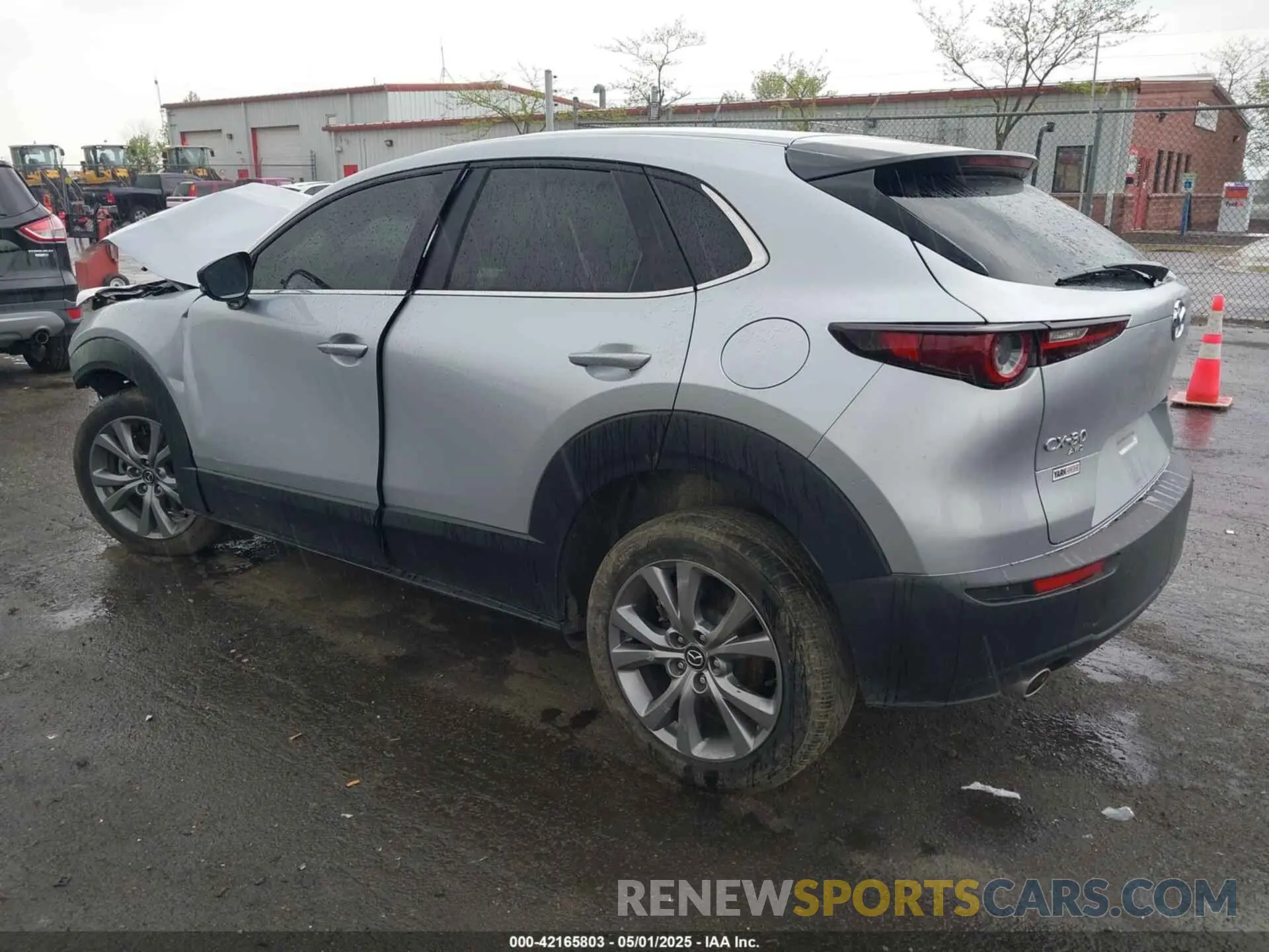 3 fotografías del automóvil dañado 3MVDMBCL6MM240663 MAZDA CX-30 2021