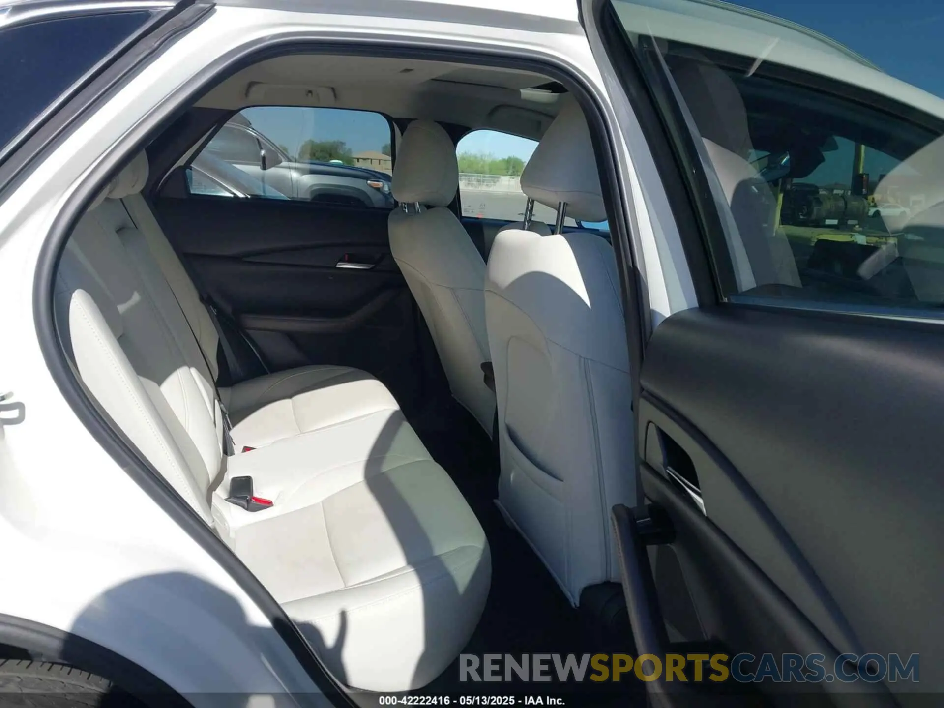 8 fotografías del automóvil dañado 3MVDMBDL3MM272162 MAZDA CX-30 2021