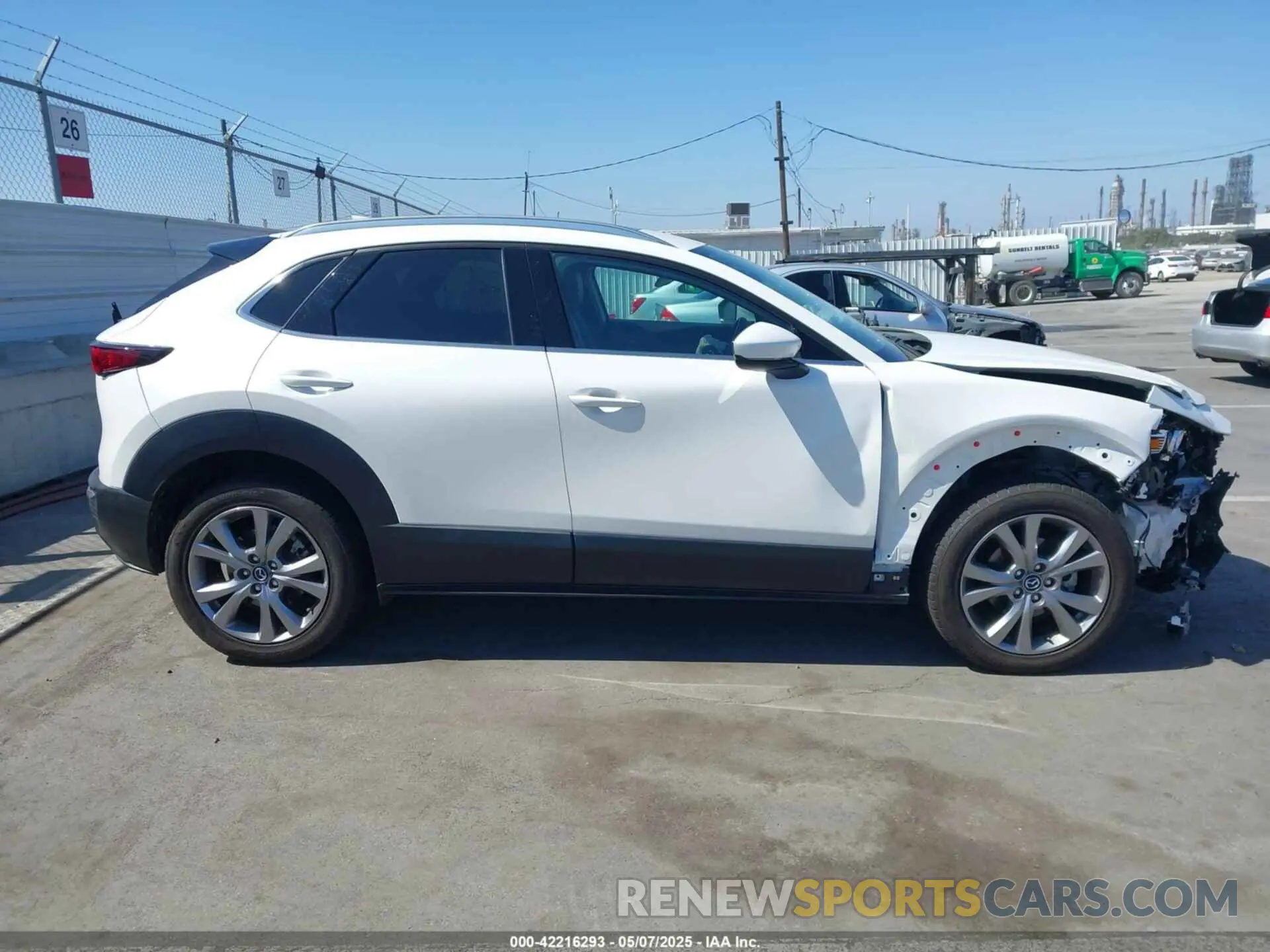 13 fotografías del automóvil dañado 3MVDMBDL4MM319747 MAZDA CX-30 2021