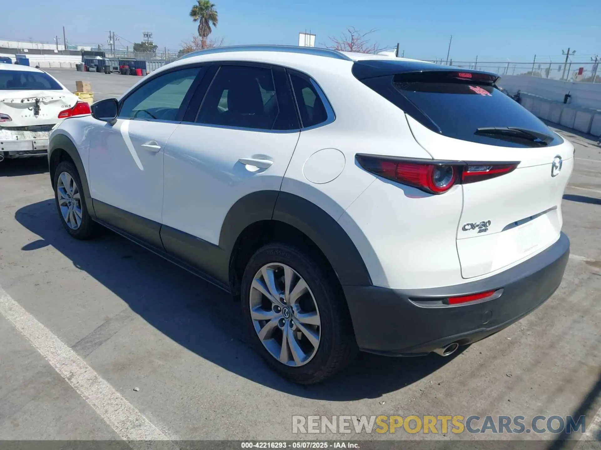 3 fotografías del automóvil dañado 3MVDMBDL4MM319747 MAZDA CX-30 2021
