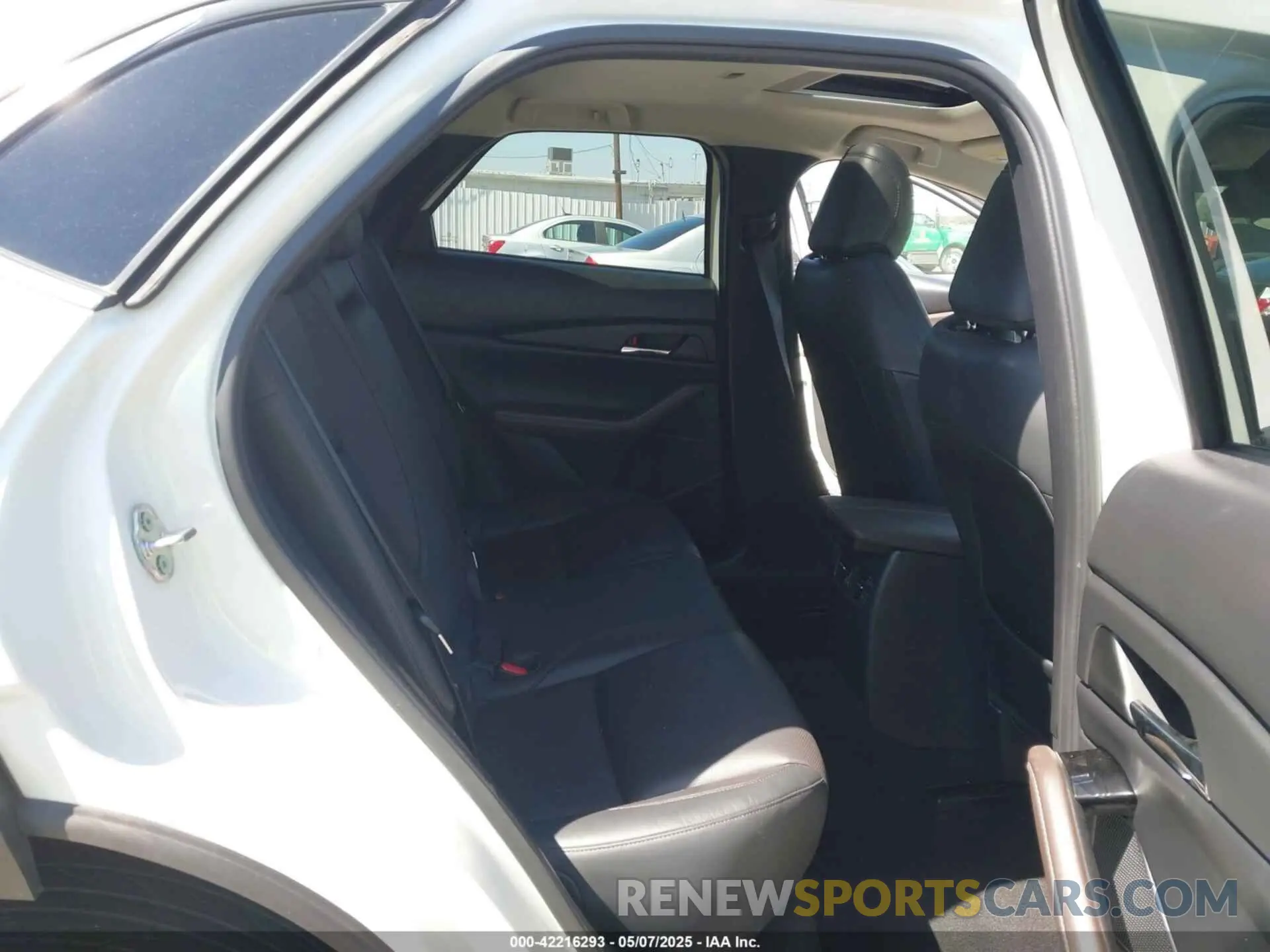 8 fotografías del automóvil dañado 3MVDMBDL4MM319747 MAZDA CX-30 2021