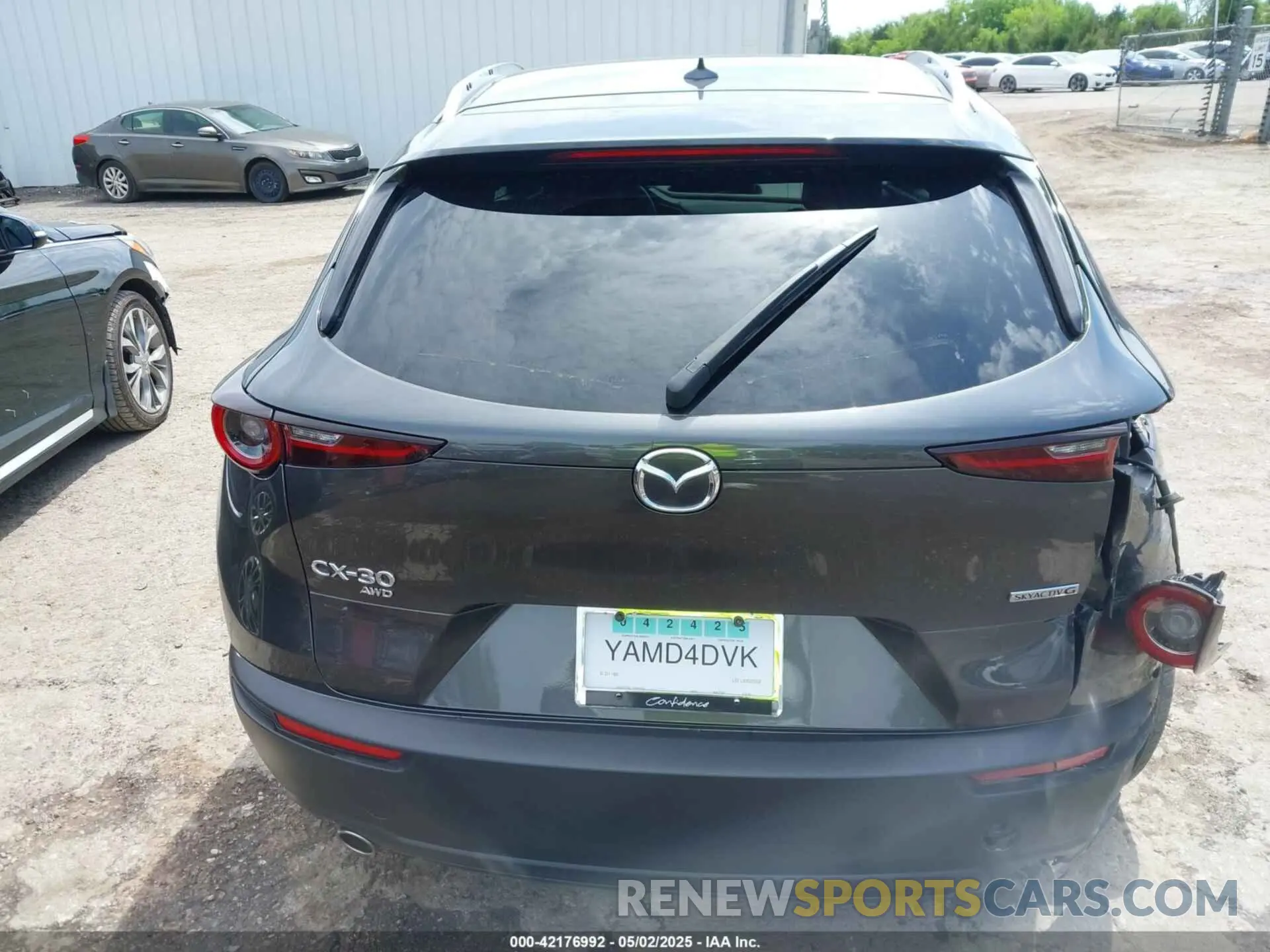 16 fotografías del automóvil dañado 3MVDMBDL9MM256984 MAZDA CX-30 2021