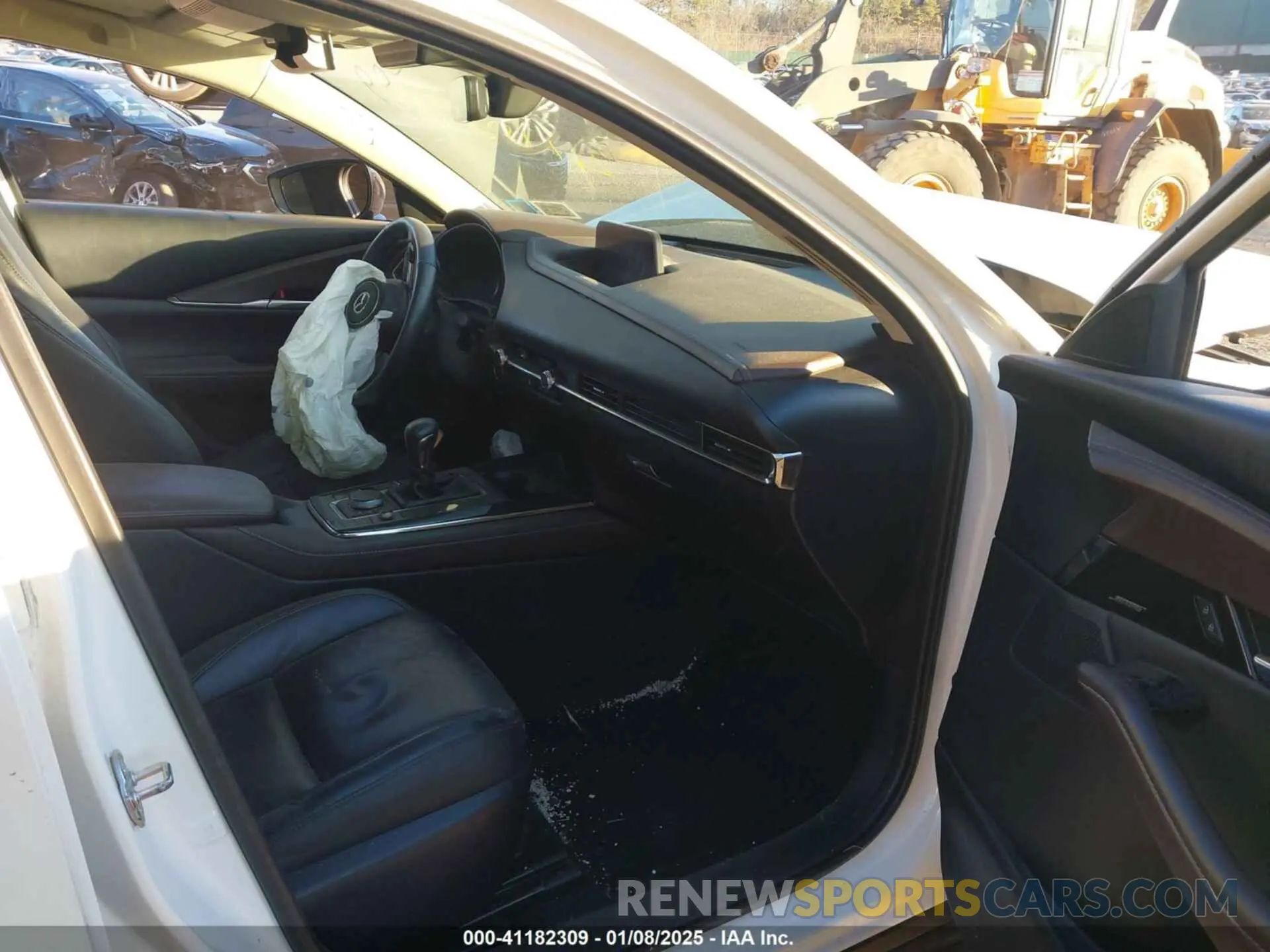 5 fotografías del automóvil dañado 3MVDMBDY2MM236118 MAZDA CX-30 2021