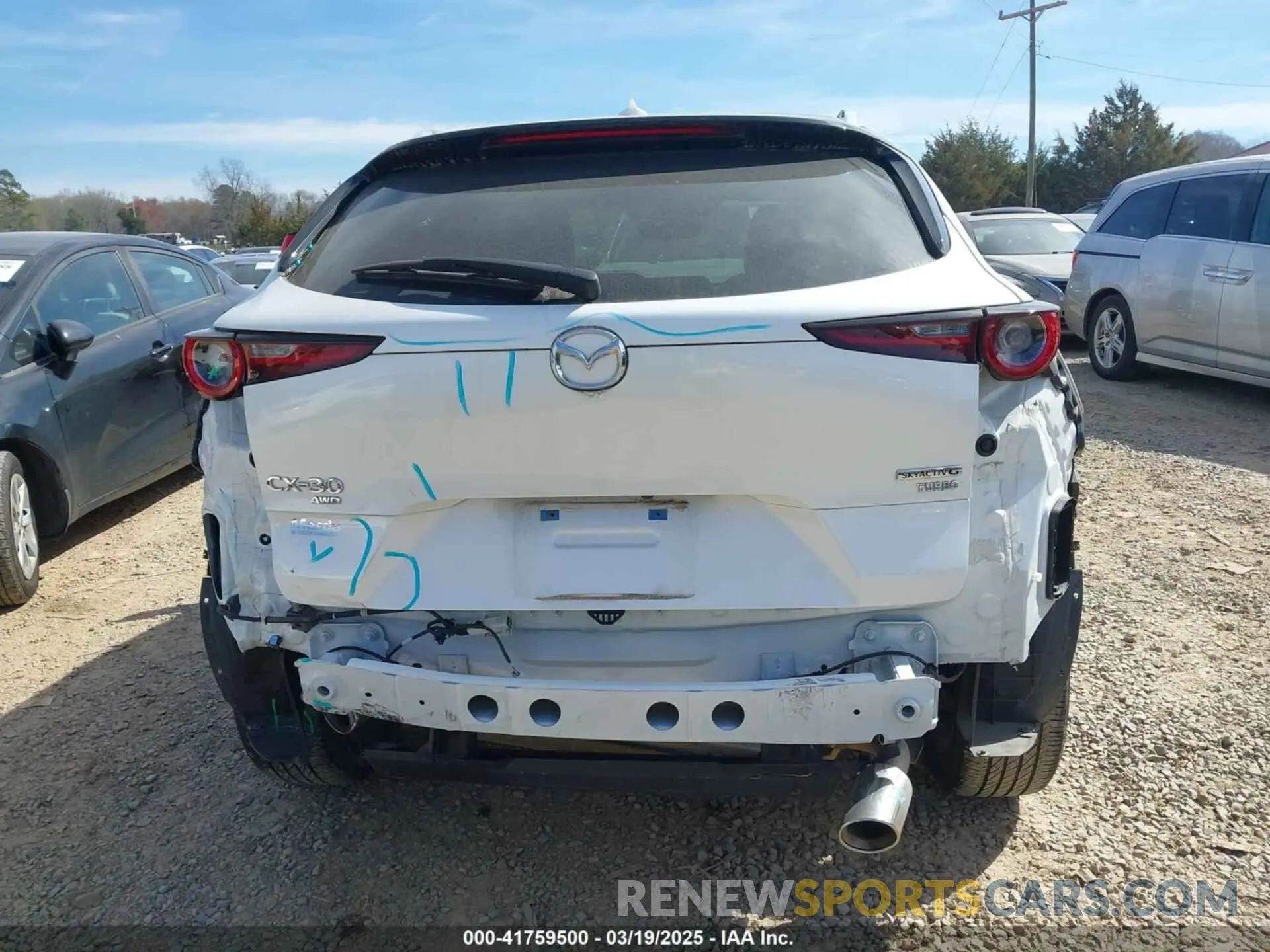 17 fotografías del automóvil dañado 3MVDMBDYXMM231104 MAZDA CX-30 2021