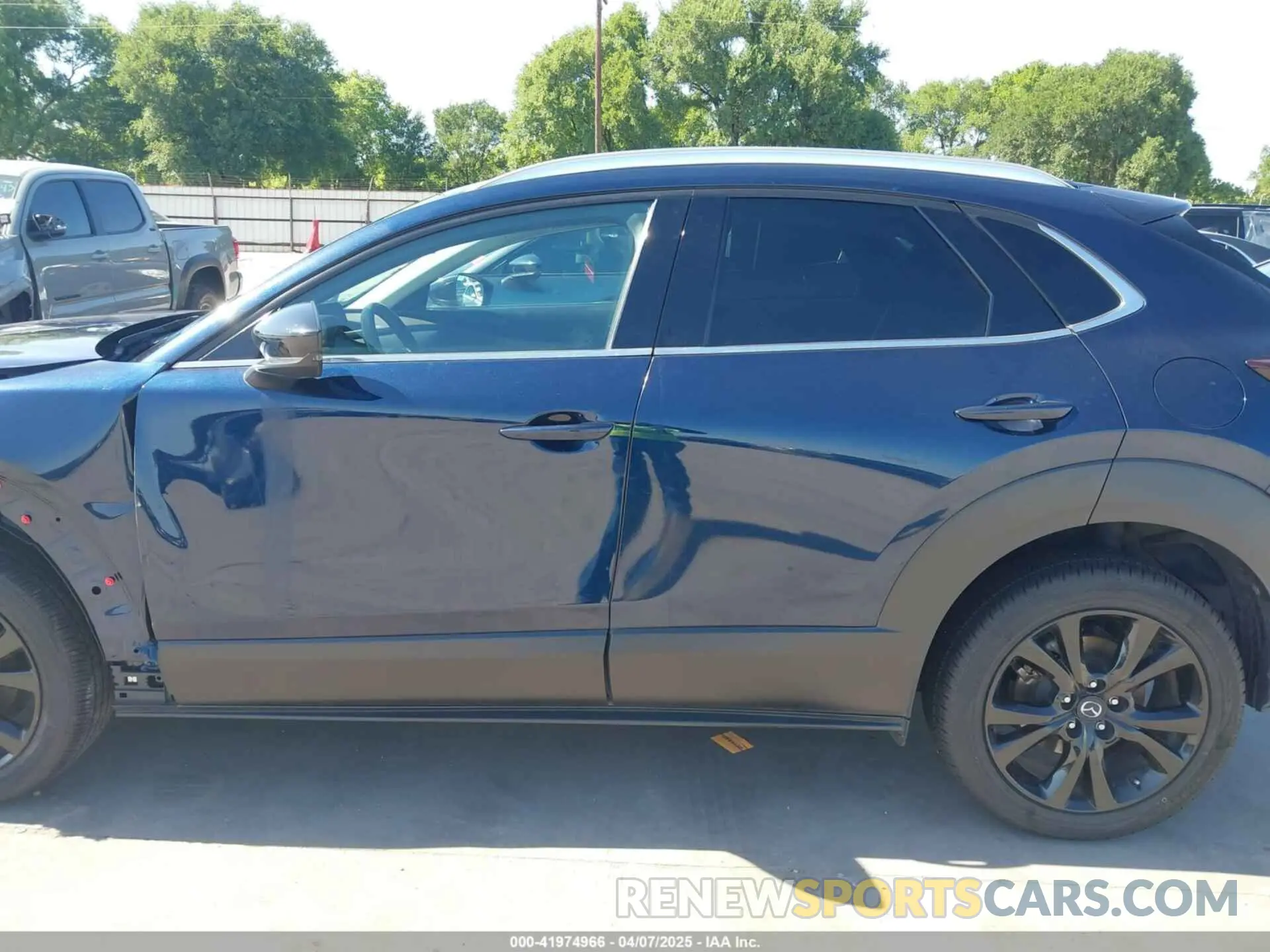 15 fotografías del automóvil dañado 3MVDMBDYXMM307047 MAZDA CX-30 2021