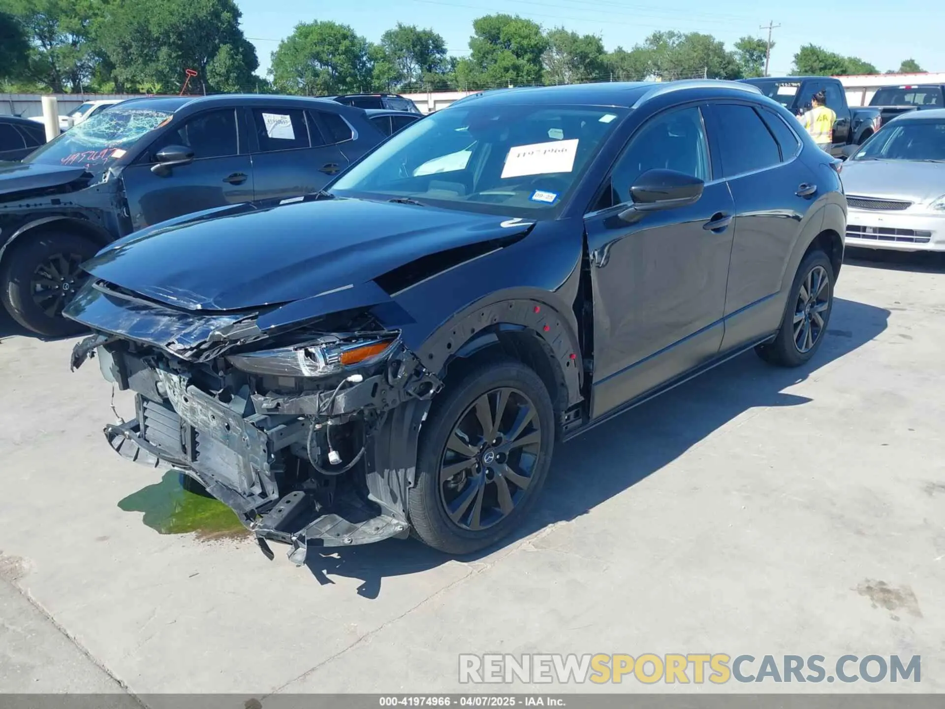 2 fotografías del automóvil dañado 3MVDMBDYXMM307047 MAZDA CX-30 2021