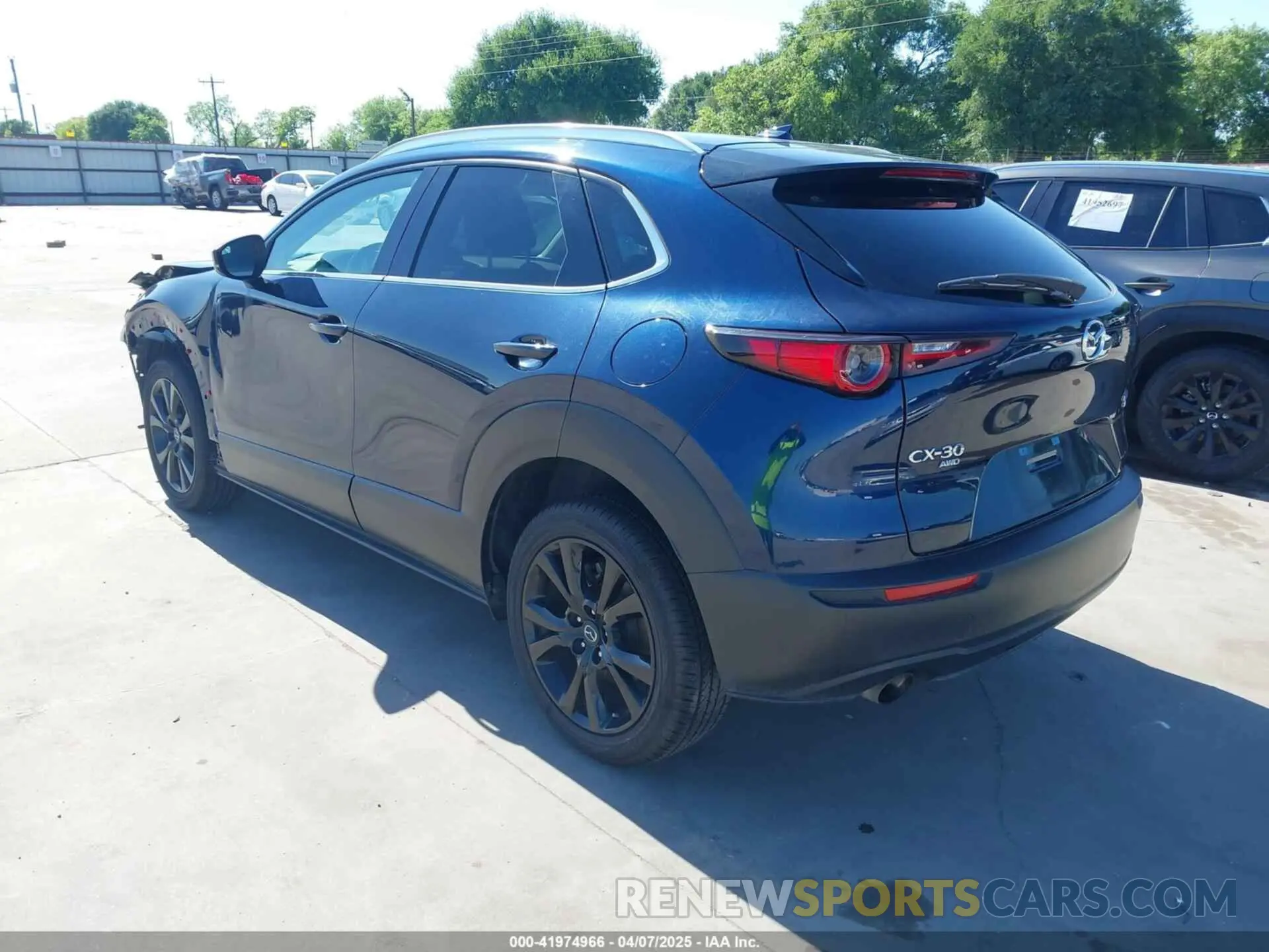 3 fotografías del automóvil dañado 3MVDMBDYXMM307047 MAZDA CX-30 2021