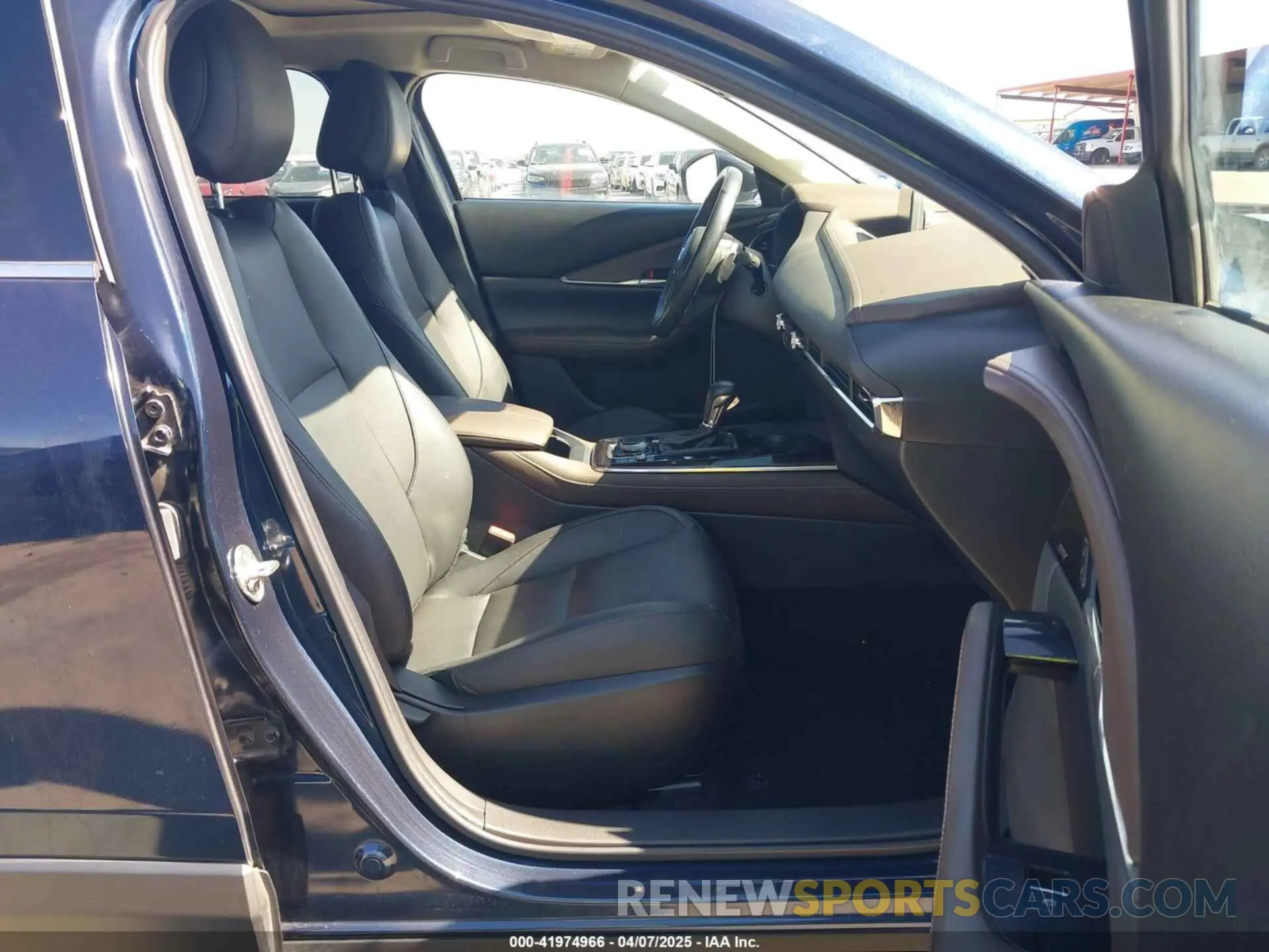 5 fotografías del automóvil dañado 3MVDMBDYXMM307047 MAZDA CX-30 2021