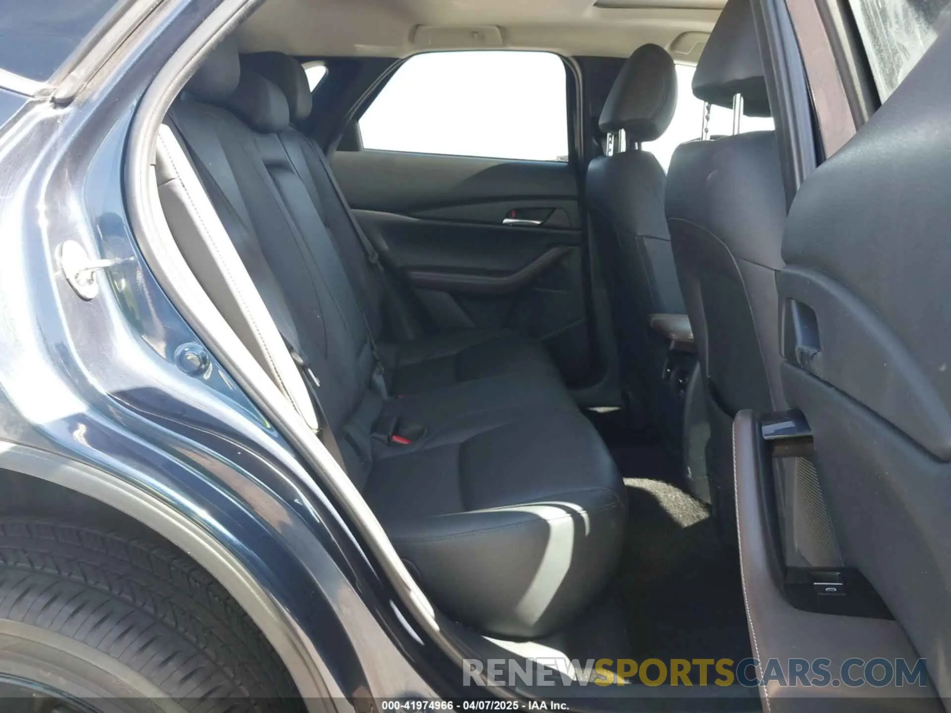 8 fotografías del automóvil dañado 3MVDMBDYXMM307047 MAZDA CX-30 2021