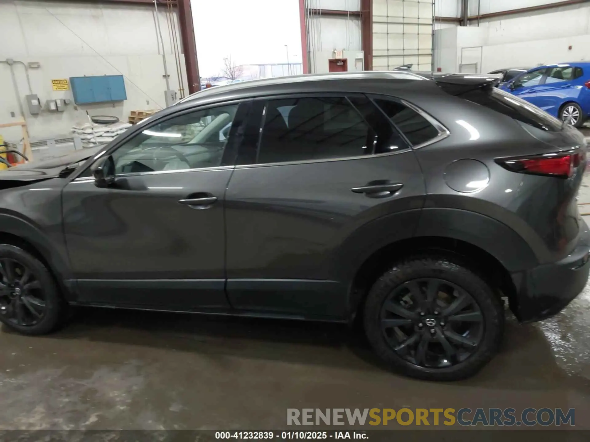 14 fotografías del automóvil dañado 3MVDMBEYXMM302297 MAZDA CX-30 2021