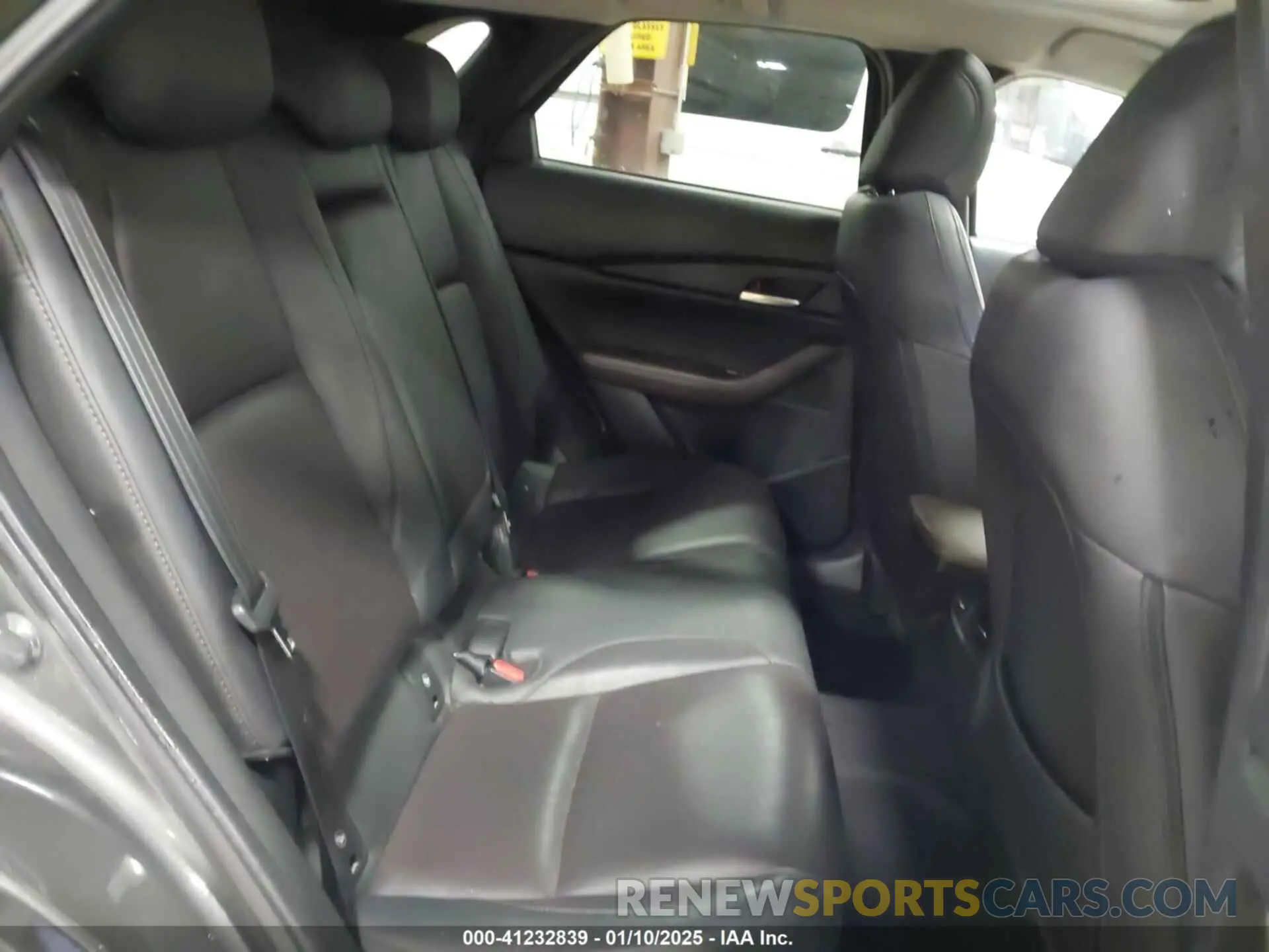 8 fotografías del automóvil dañado 3MVDMBEYXMM302297 MAZDA CX-30 2021