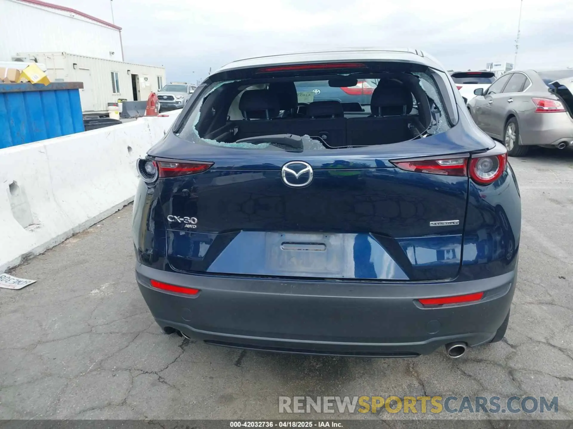 16 fotografías del automóvil dañado 3MVDMBAL2NM419092 MAZDA CX-30 2022