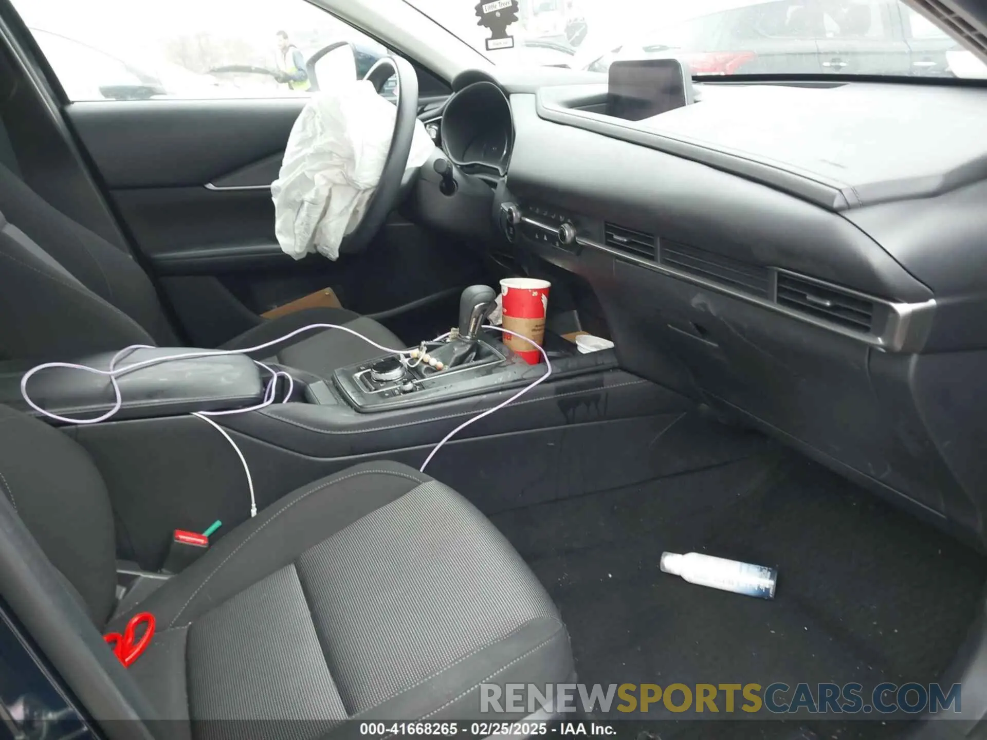 5 fotografías del automóvil dañado 3MVDMBAL8NM411739 MAZDA CX-30 2022