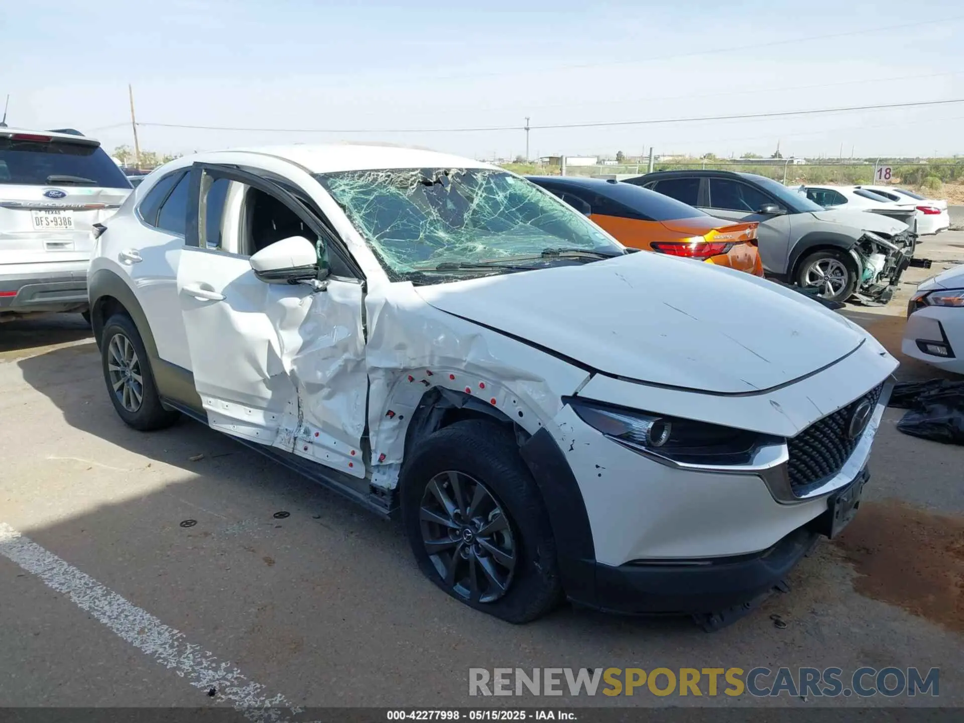 1 fotografías del automóvil dañado 3MVDMBAL9NM415797 MAZDA CX-30 2022