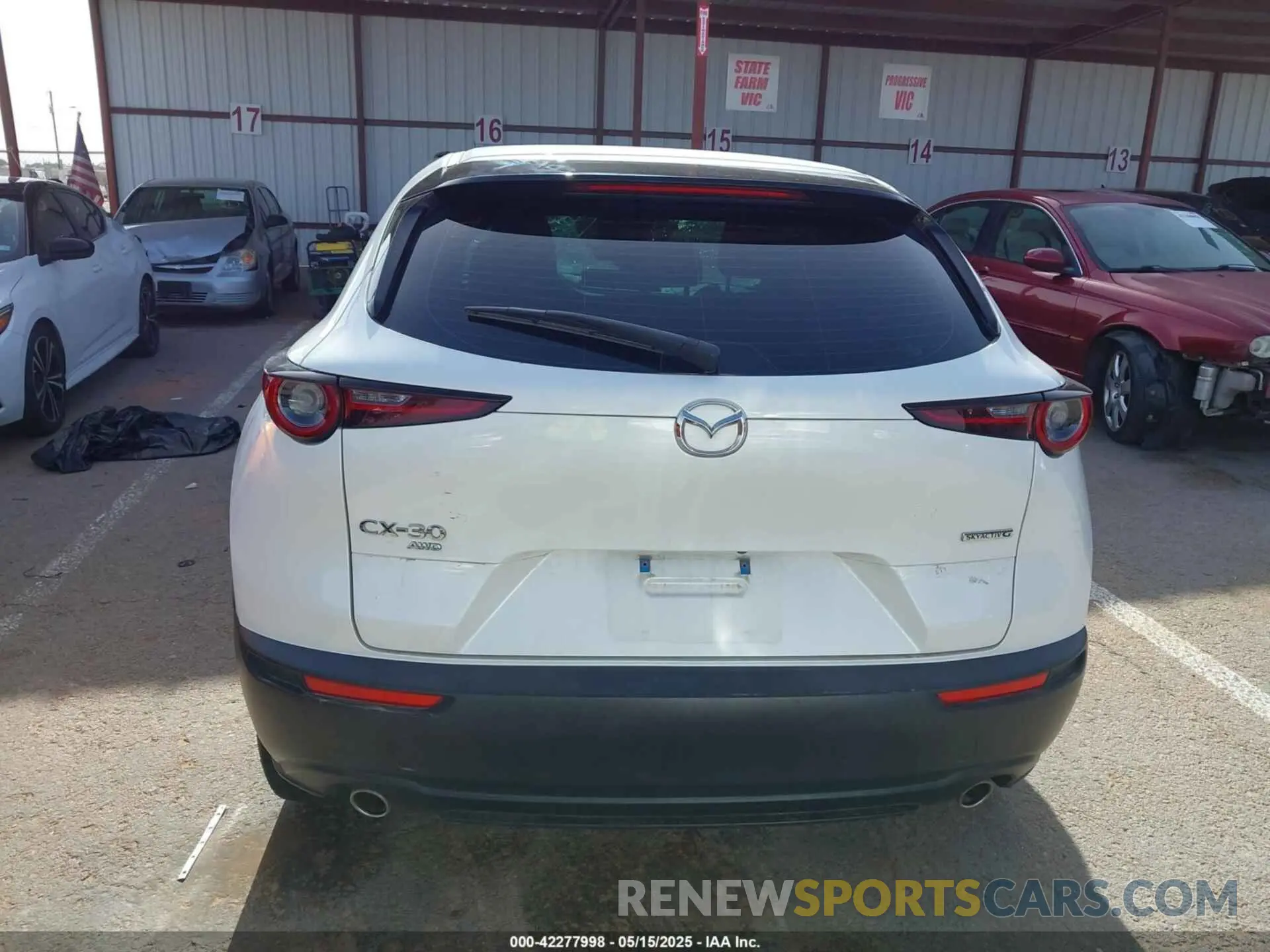 16 fotografías del automóvil dañado 3MVDMBAL9NM415797 MAZDA CX-30 2022