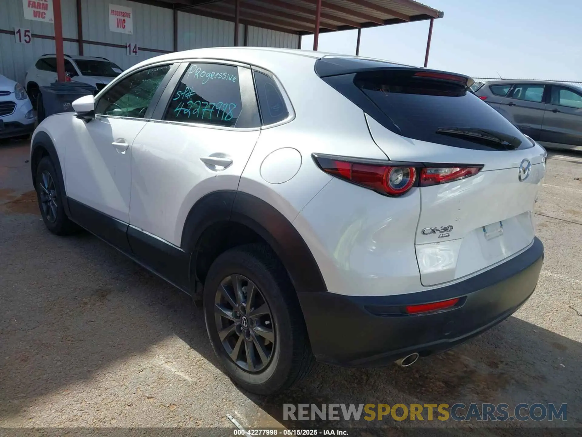 3 fotografías del automóvil dañado 3MVDMBAL9NM415797 MAZDA CX-30 2022