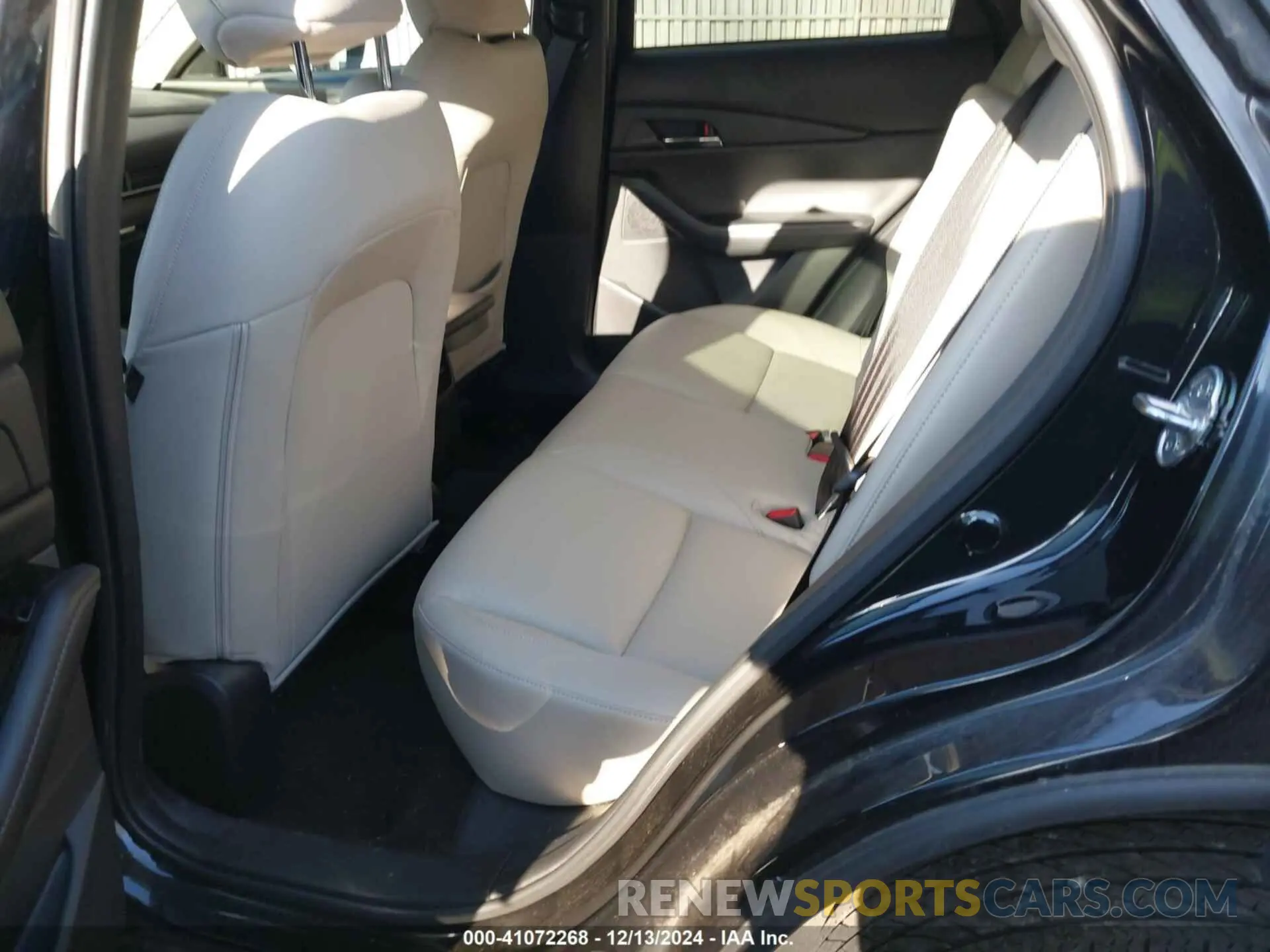 8 fotografías del automóvil dañado 3MVDMBAY4NM440991 MAZDA CX-30 2022
