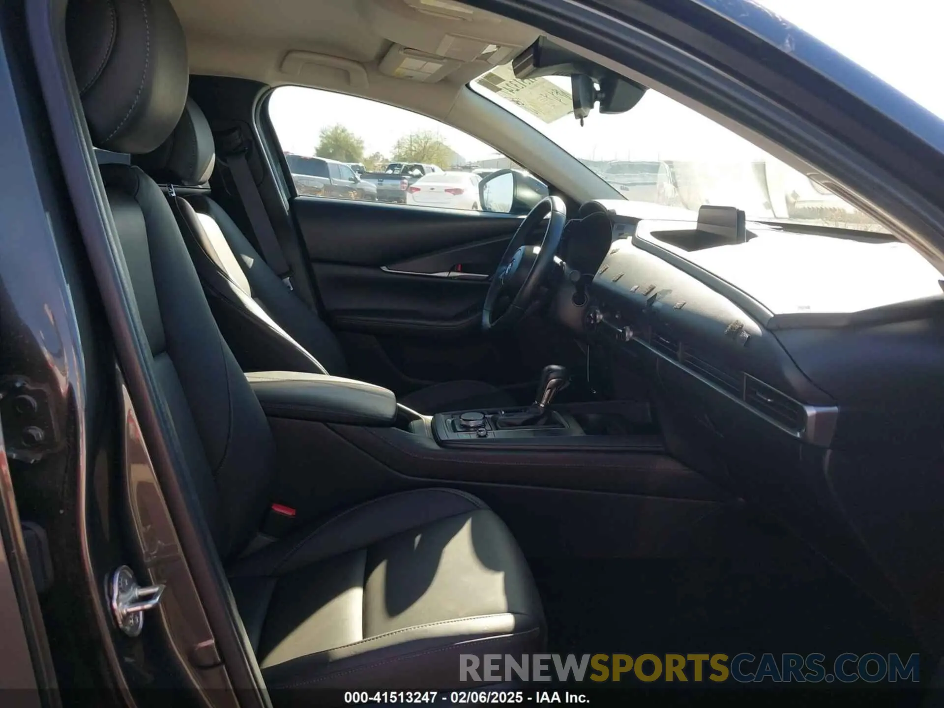 5 fotografías del automóvil dañado 3MVDMBBL0NM415511 MAZDA CX-30 2022