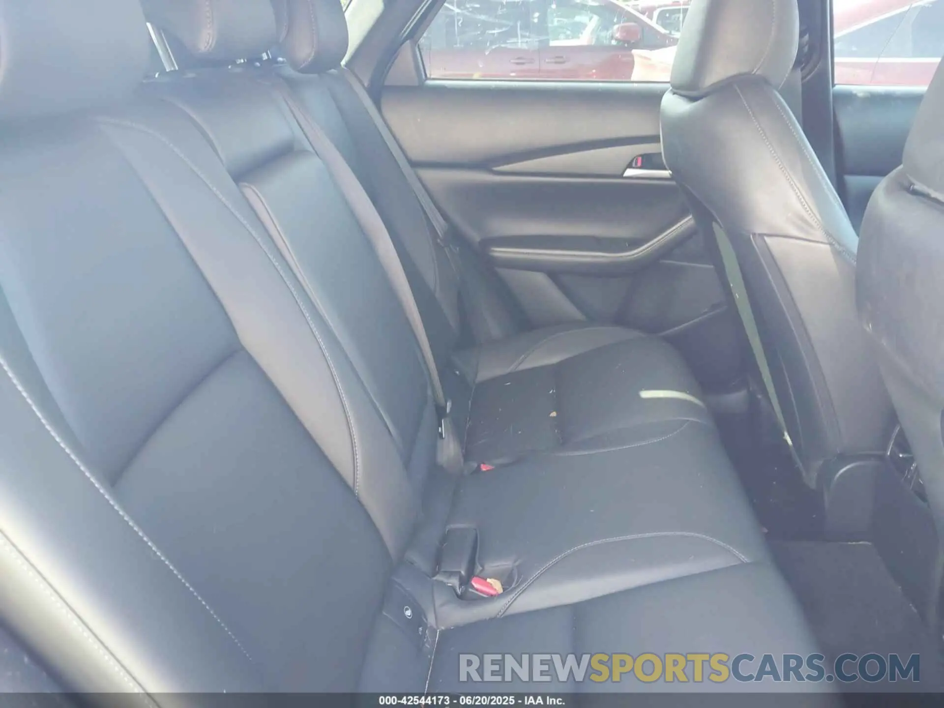 8 fotografías del automóvil dañado 3MVDMBBL3NM412571 MAZDA CX-30 2022