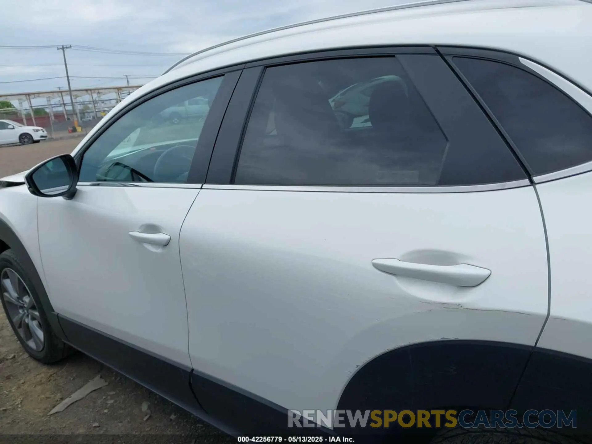 14 fotografías del automóvil dañado 3MVDMBBL6NM448870 MAZDA CX-30 2022