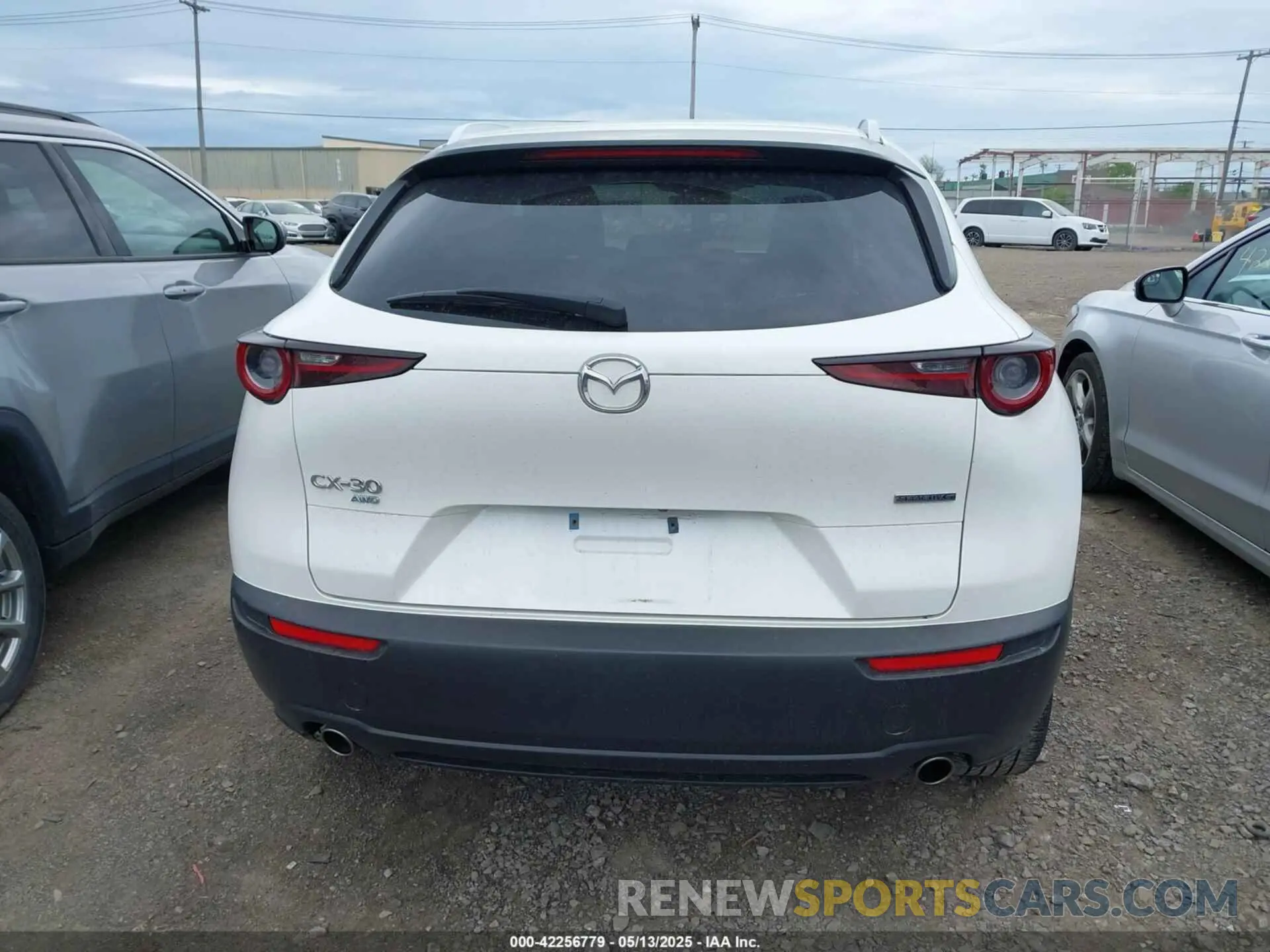 16 fotografías del automóvil dañado 3MVDMBBL6NM448870 MAZDA CX-30 2022