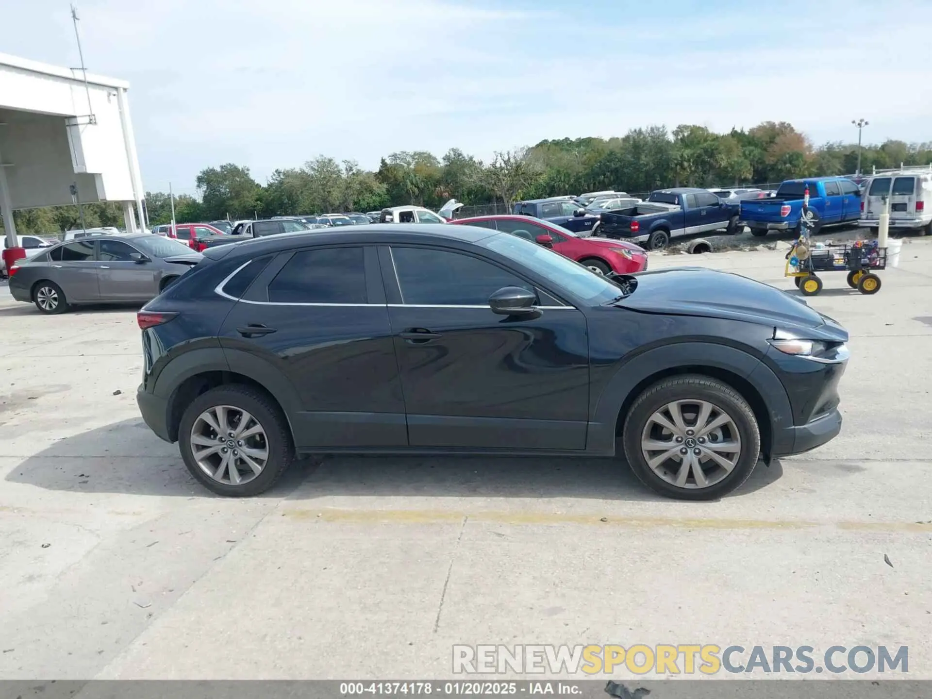 13 fotografías del automóvil dañado 3MVDMBBL9NM452296 MAZDA CX-30 2022