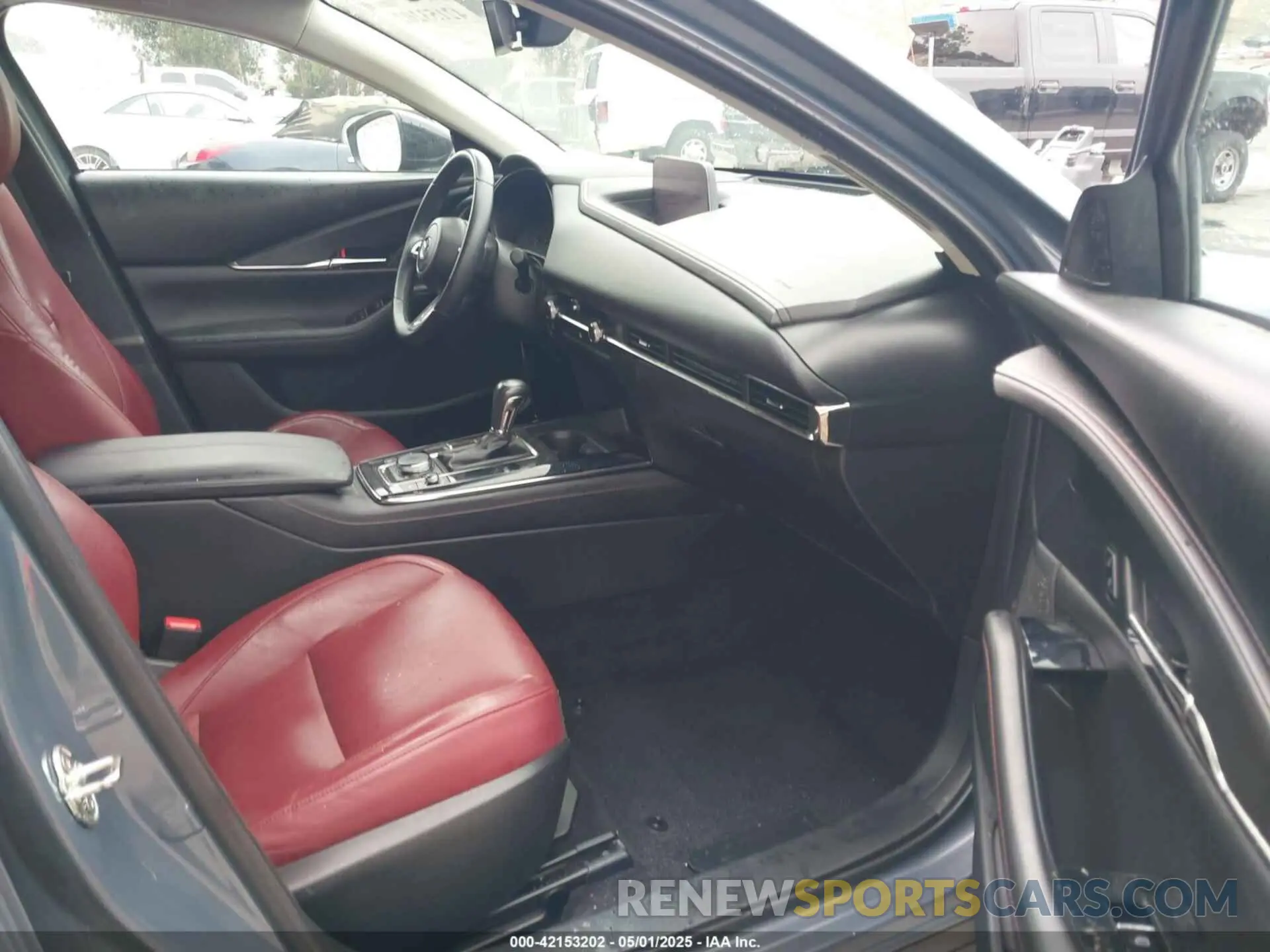 5 fotografías del automóvil dañado 3MVDMBCL0NM456154 MAZDA CX-30 2022