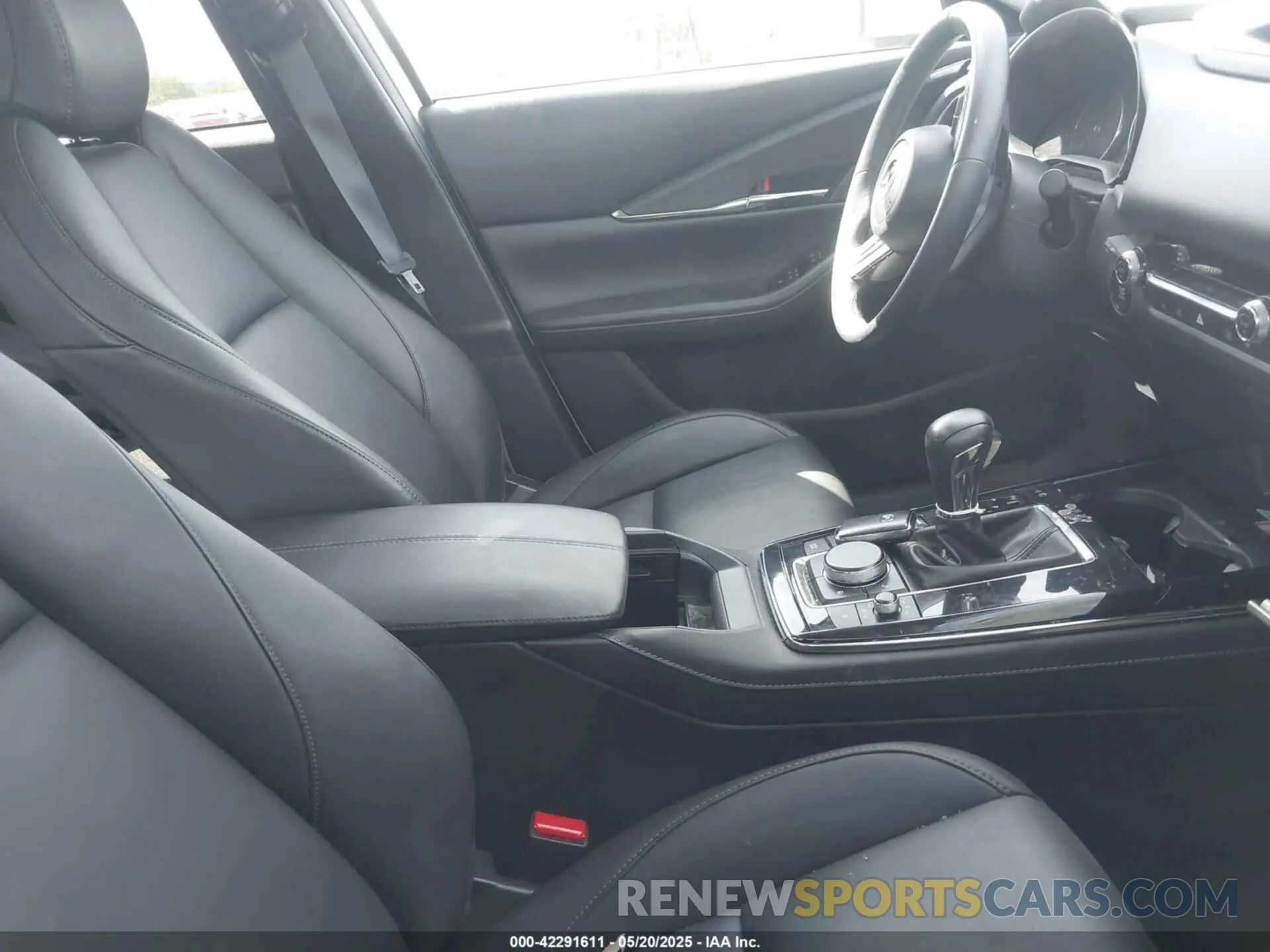 5 fotografías del automóvil dañado 3MVDMBCL1NM424054 MAZDA CX-30 2022