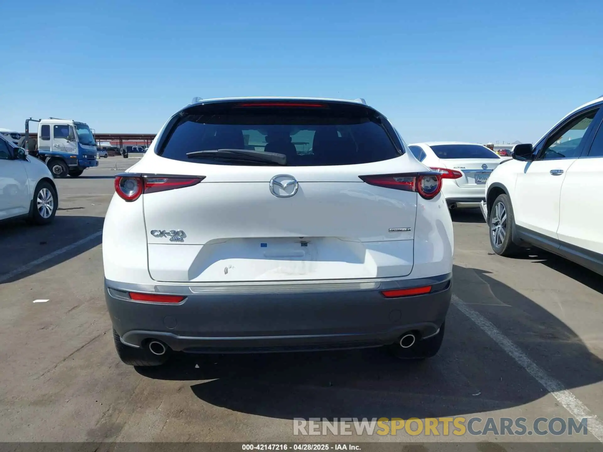 16 fotografías del automóvil dañado 3MVDMBCL4NM454228 MAZDA CX-30 2022