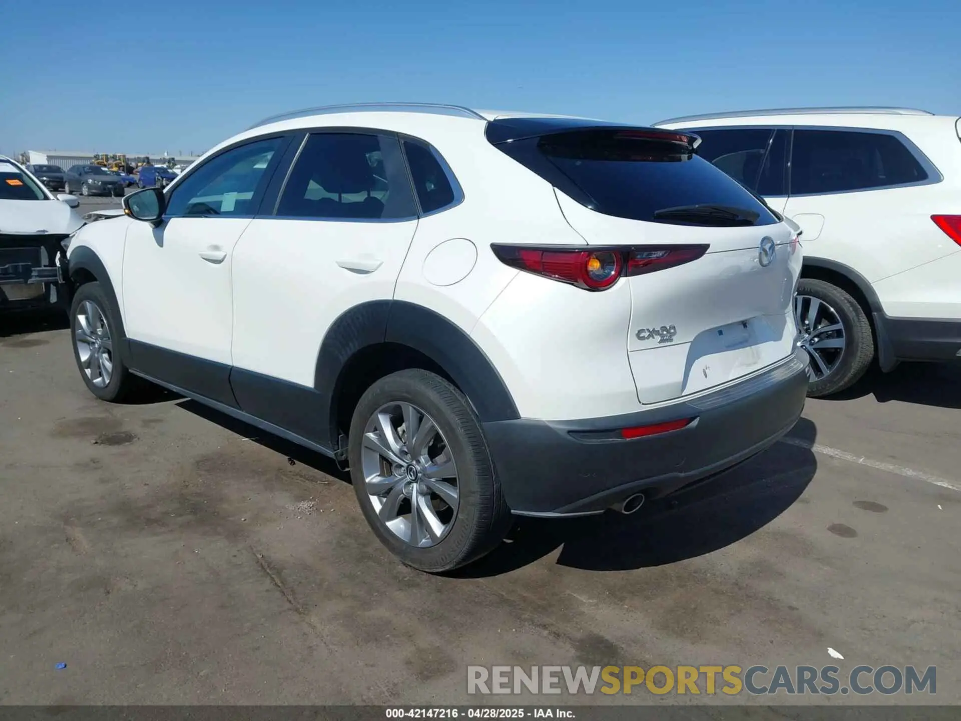 3 fotografías del automóvil dañado 3MVDMBCL4NM454228 MAZDA CX-30 2022