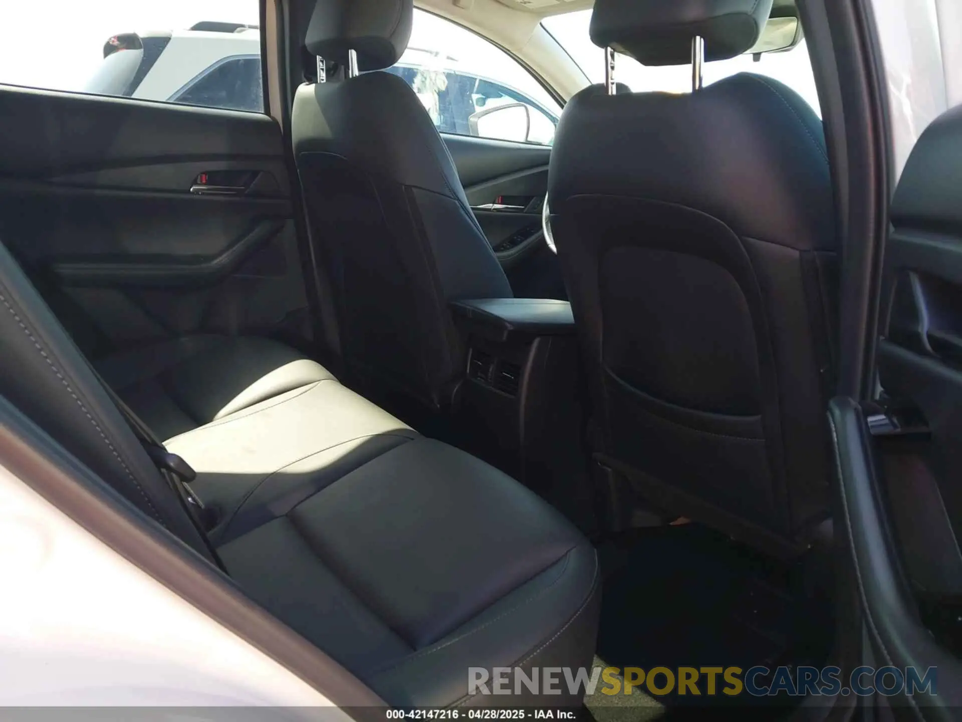 8 fotografías del automóvil dañado 3MVDMBCL4NM454228 MAZDA CX-30 2022