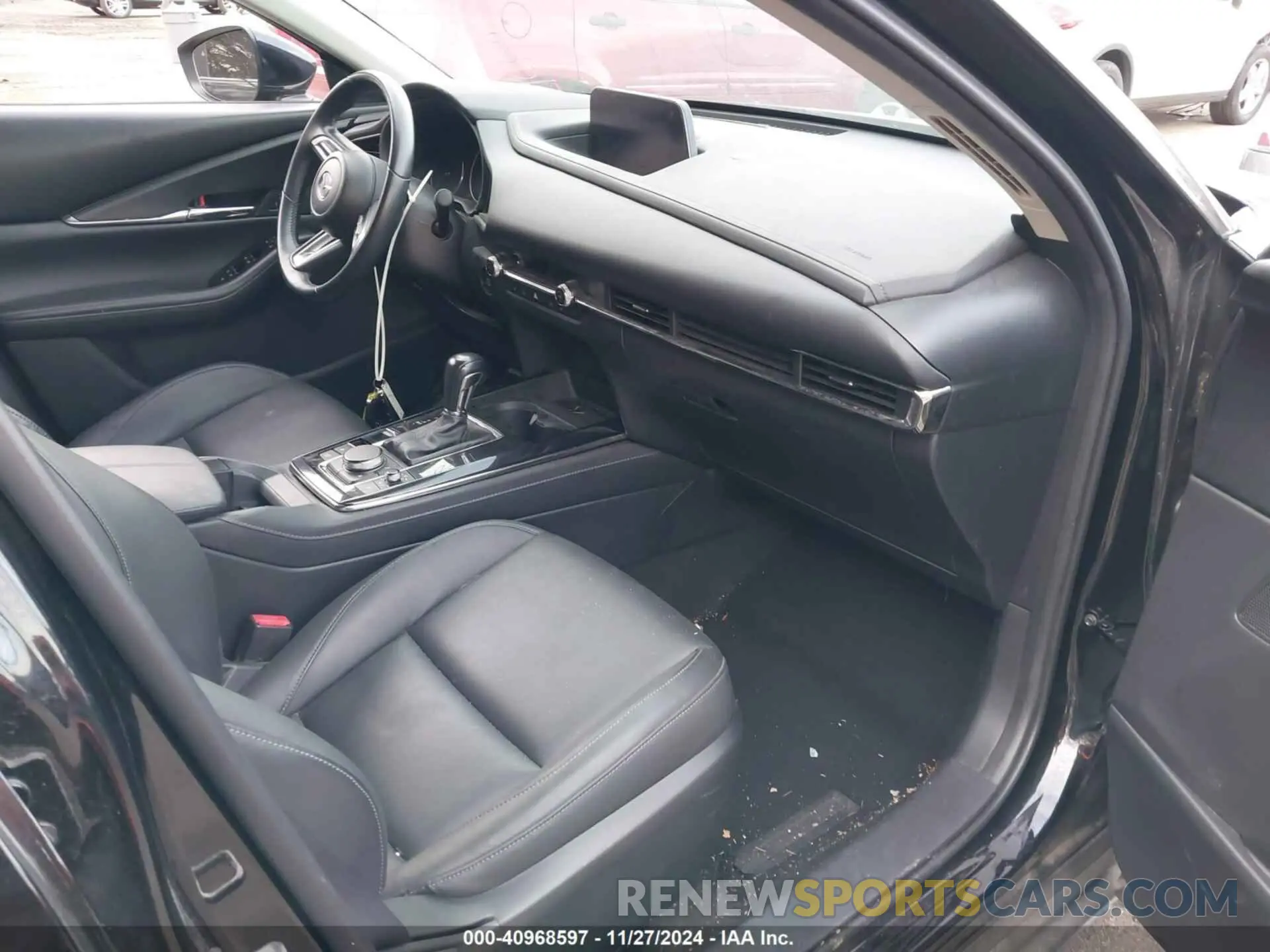 5 fotografías del automóvil dañado 3MVDMBCL8NM409311 MAZDA CX-30 2022