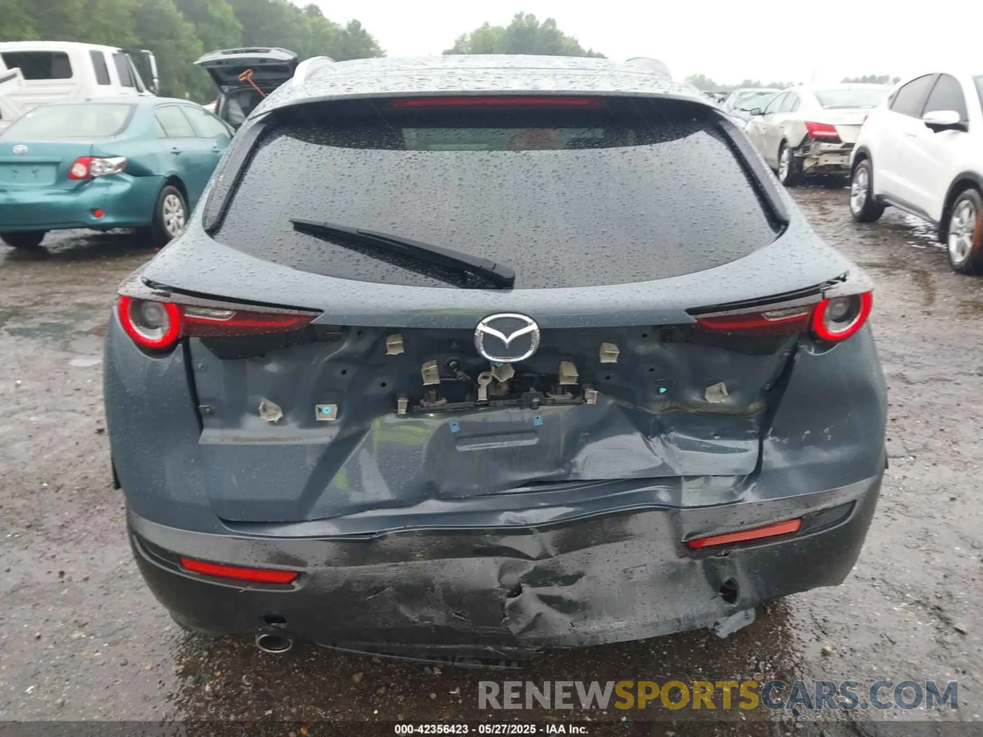 17 fotografías del automóvil dañado 3MVDMBCL8NM434452 MAZDA CX-30 2022