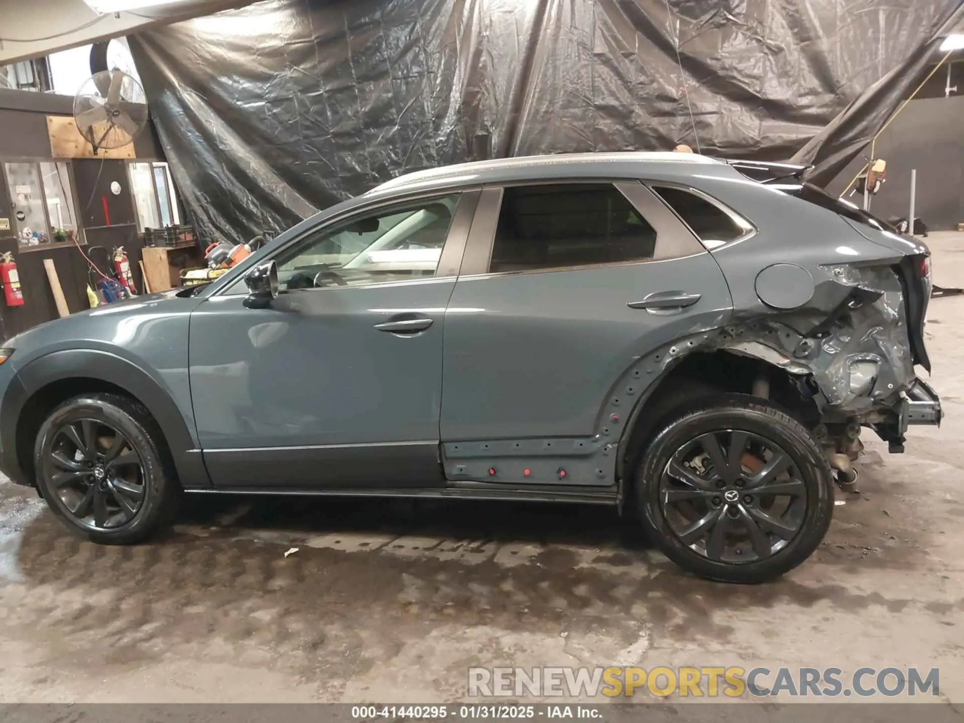 15 fotografías del automóvil dañado 3MVDMBCLXNM439247 MAZDA CX-30 2022