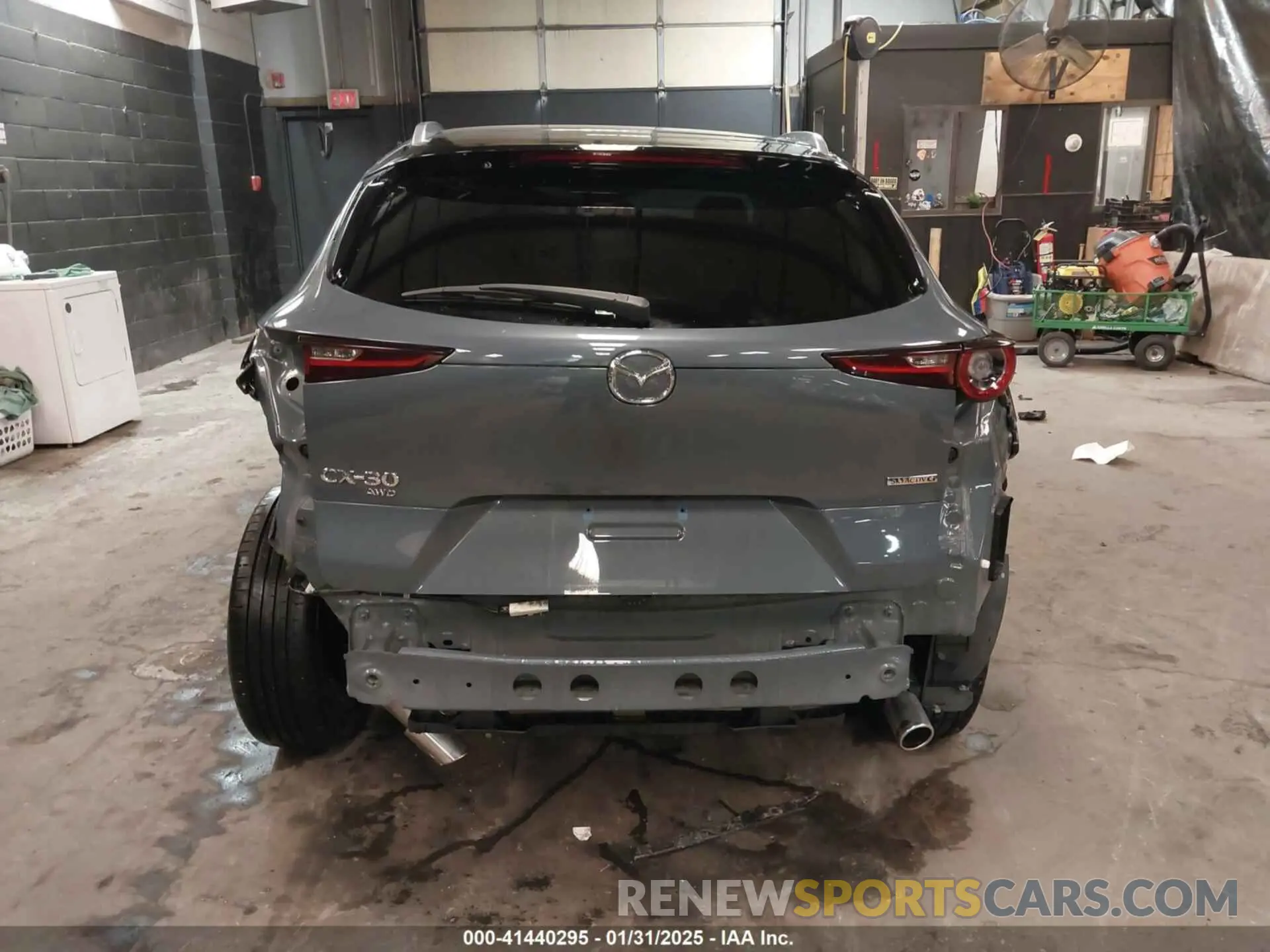 17 fotografías del automóvil dañado 3MVDMBCLXNM439247 MAZDA CX-30 2022