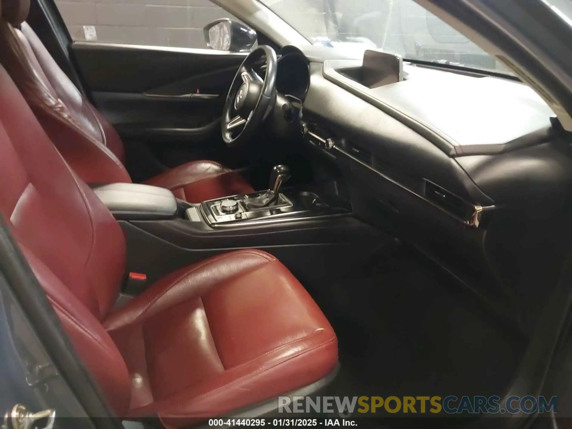 5 fotografías del automóvil dañado 3MVDMBCLXNM439247 MAZDA CX-30 2022