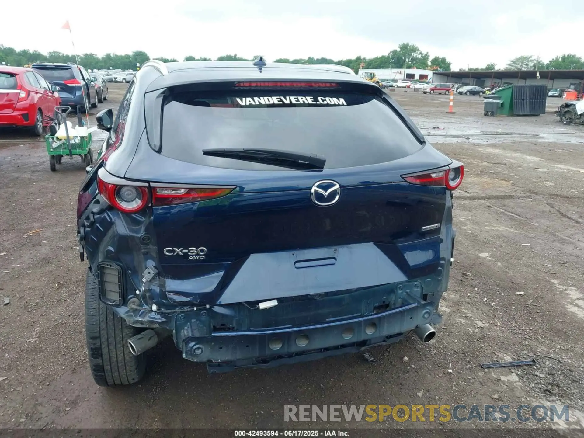 17 fotografías del automóvil dañado 3MVDMBDL0NM413545 MAZDA CX-30 2022