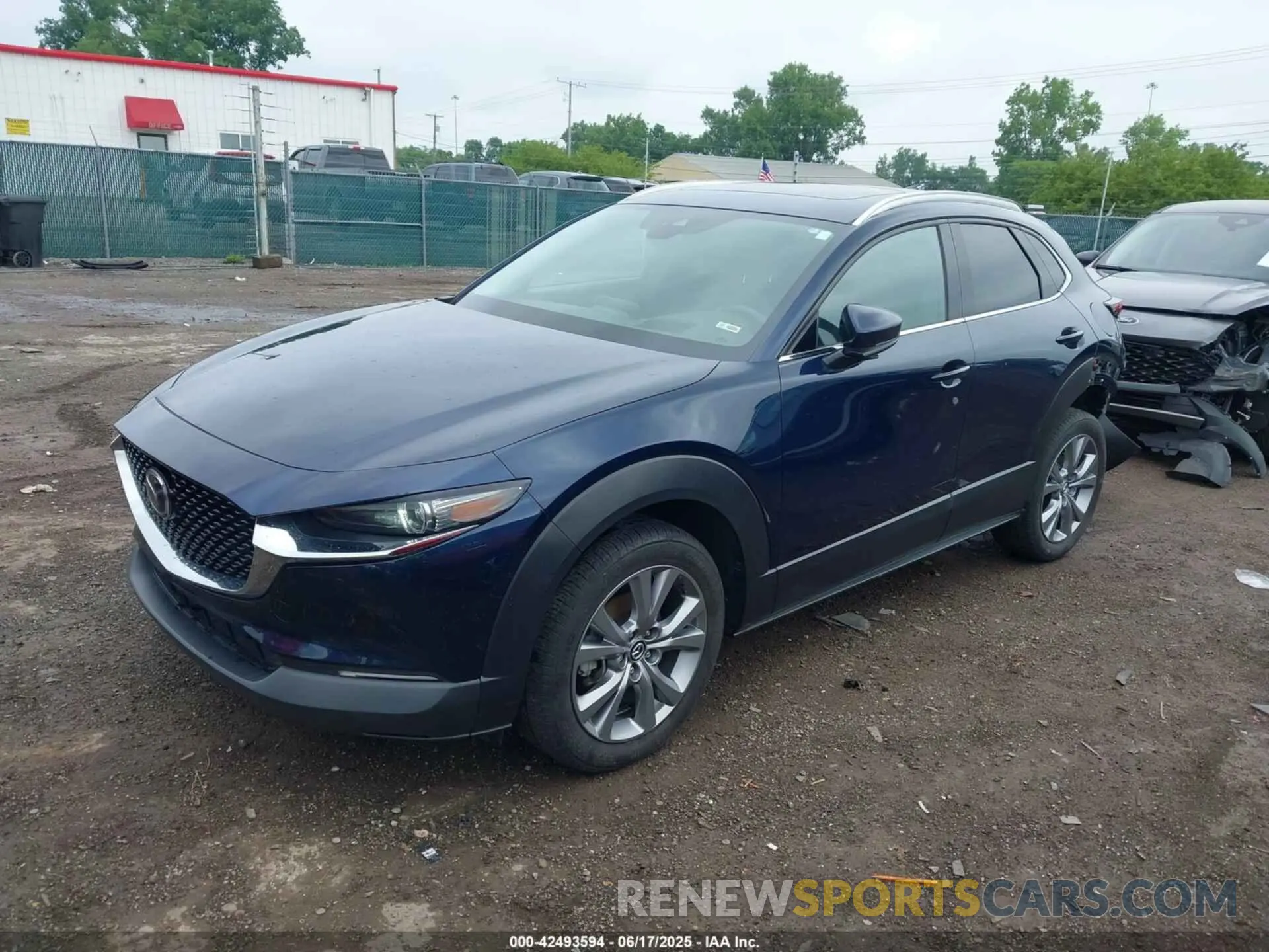 2 fotografías del automóvil dañado 3MVDMBDL0NM413545 MAZDA CX-30 2022