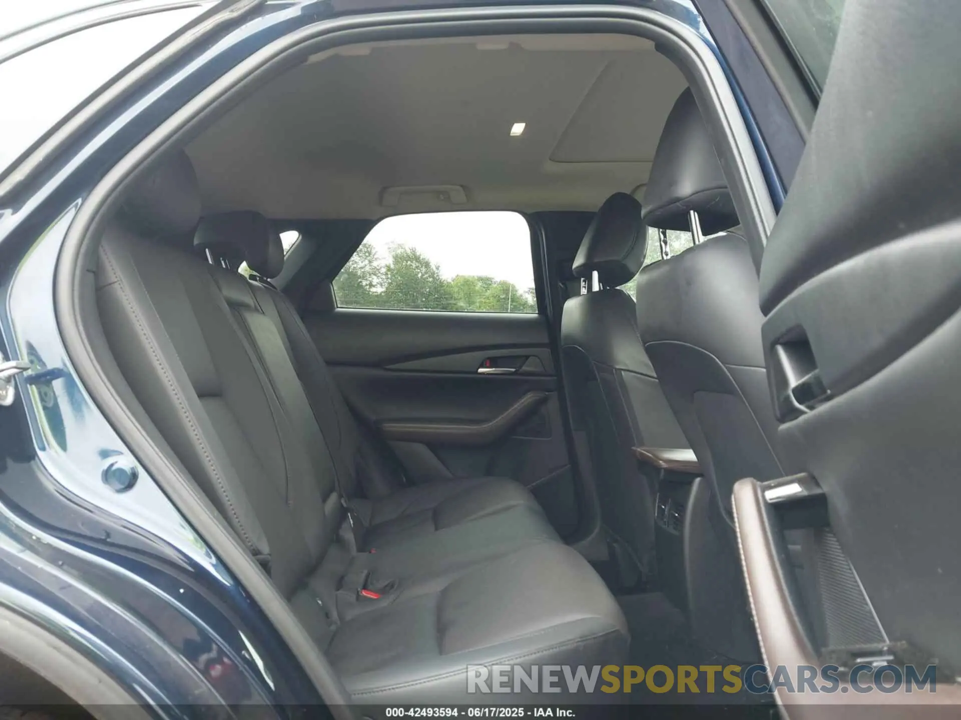 8 fotografías del automóvil dañado 3MVDMBDL0NM413545 MAZDA CX-30 2022