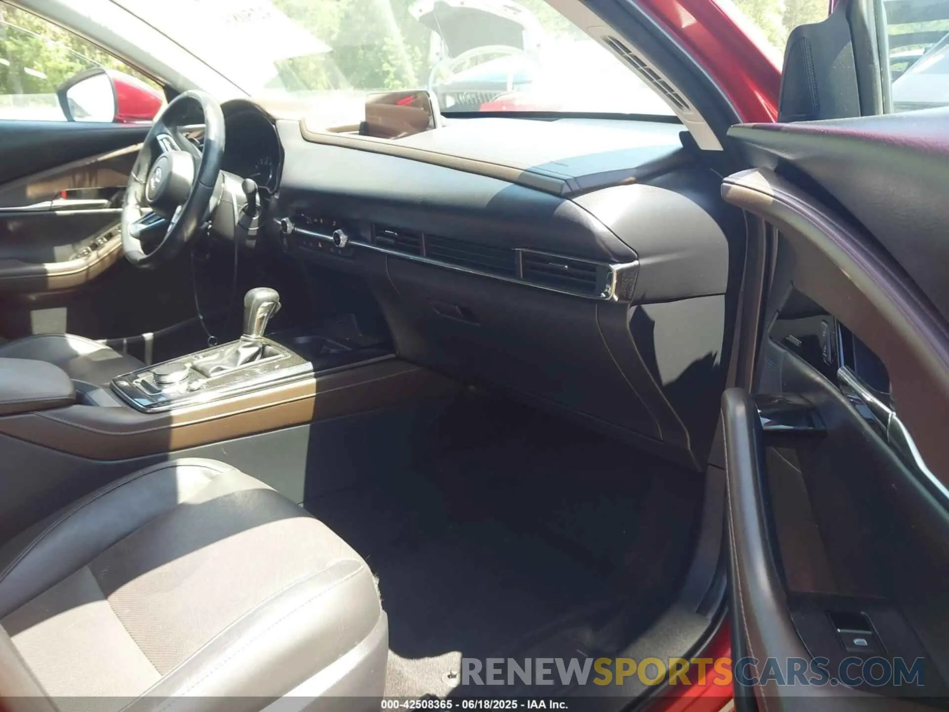5 fotografías del automóvil dañado 3MVDMBDL2NM413756 MAZDA CX-30 2022